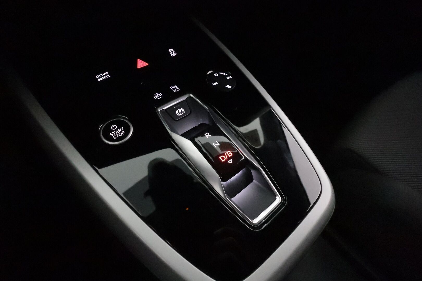 AUDI Q4 E-TRON 2022 Sportback 50 quattro **Lämpöpumppu / Adapt.Vakkari / LED-valot / P.kamera / Sporttipenkit / Apple&Android / KeylessGO** - 3,99 % KORKOTARJOUS TÄHÄN AUTOON 31.8. ASTI! - 2x Latauskaapelit / Kahdet Renkaat / Merkkihuollettu!