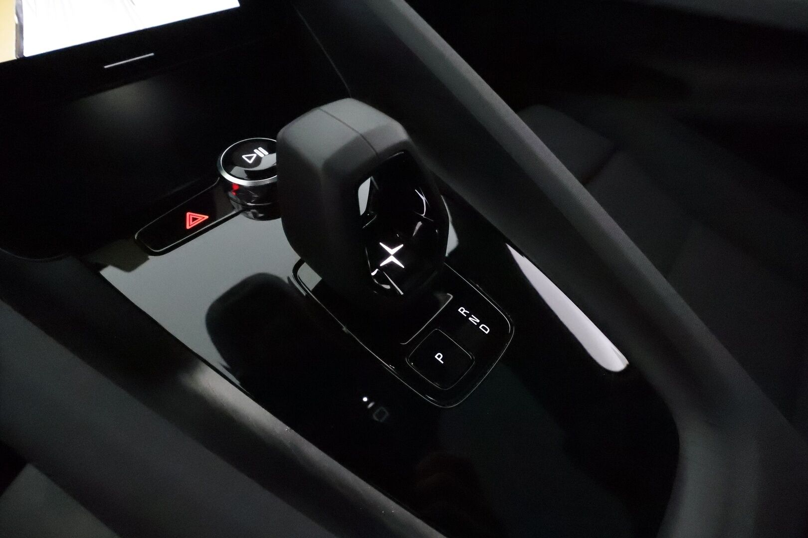 POLESTAR 2 2023 Long Range Dual Motor *Lasikatto / LED-valot / ACC / H&K / Sporttipenkki Muistilla / 360° Kamera** - 3,99 % KORKOTARJOUS TÄHÄN AUTOON 31.8. ASTI! - Hyvät varusteet / Puhdas CarVertical / Lämpöpumpullinen / ALV