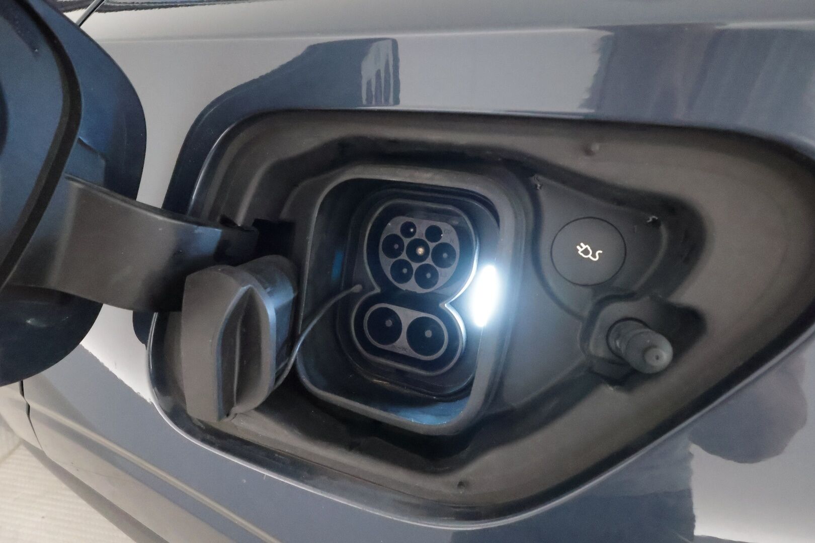POLESTAR 2 2023 Long Range Dual Motor *Lasikatto / LED-valot / ACC / H&K / Sporttipenkki Muistilla / 360° Kamera** - 3,99 % KORKOTARJOUS TÄHÄN AUTOON 31.8. ASTI! - Hyvät varusteet / Puhdas CarVertical / Lämpöpumpullinen / ALV