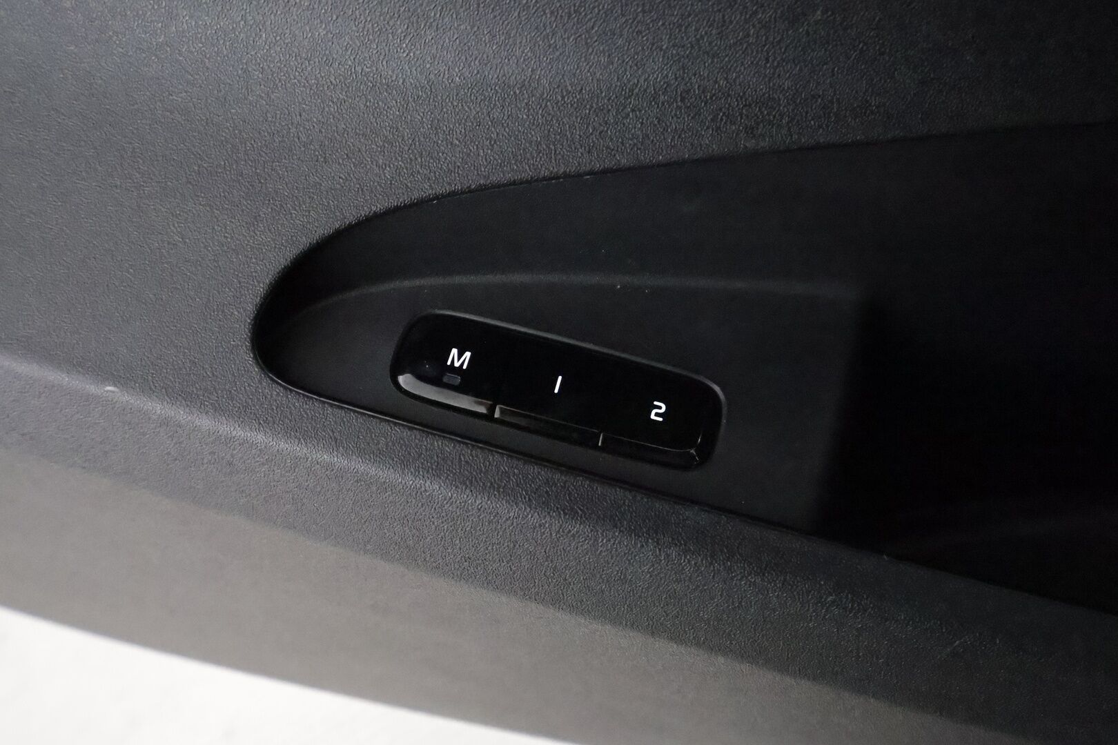 POLESTAR 2 2023 Long Range Dual Motor **Adapt.vakkari / Lasikatto / Muistipenkki / LED / 360° / Lämpöpumppu** - 3,99 % KORKOTARJOUS TÄHÄN AUTOON 31.8. ASTI! - Pilot & Plus / SoH 94.9% / Molemmat laturit / Puhdas Carvertical