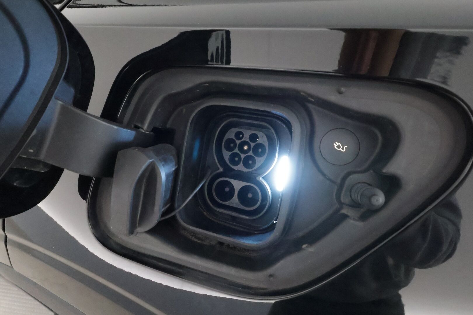 POLESTAR 2 2023 Long Range Dual Motor **Adapt.vakkari / Lasikatto / Muistipenkki / LED / 360° / Lämpöpumppu** - 3,99 % KORKOTARJOUS TÄHÄN AUTOON 31.8. ASTI! - Pilot & Plus / SoH 94.9% / Molemmat laturit / Puhdas Carvertical