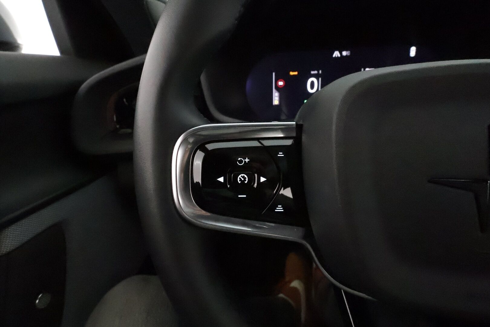 POLESTAR 2 2023 Long Range Dual Motor **Adapt.vakkari / Lasikatto / H&K / Muistipenkki / 360° / Lämpöpumppu / LED** - 3,99 % KORKOTARJOUS TÄHÄN AUTOON 31.8. ASTI! - Penkinlämmittimet takana / Ratinlämmitin 