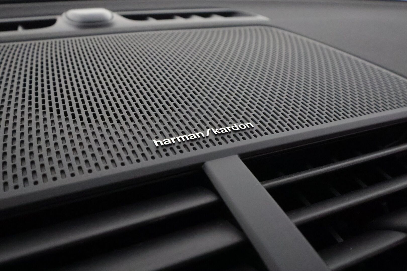 POLESTAR 2 2023 Long Range Dual Motor **Adapt.vakkari / Lasikatto / H&K / Muistipenkki / 360° / Lämpöpumppu / LED** - 3,99 % KORKOTARJOUS TÄHÄN AUTOON 31.8. ASTI! - Penkinlämmittimet takana / Ratinlämmitin 