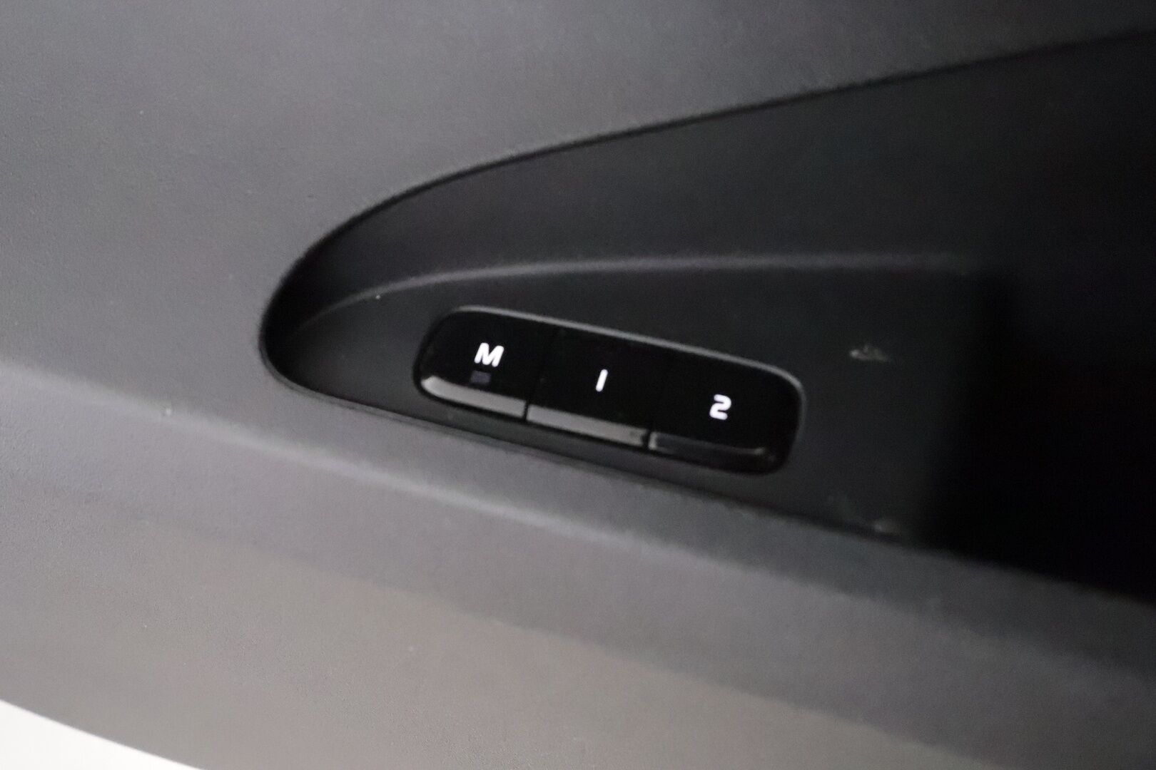 POLESTAR 2 2023 Long Range Dual Motor **Adapt.vakkari / Lasikatto / H&K / Muistipenkki / Lämpöpumppu / LED** - 3,99 % KORKOTARJOUS TÄHÄN AUTOON 31.8. ASTI! - Penkinlämmittimet takana / Ratinlämmitin / Digimittaristo / Navi / 360°