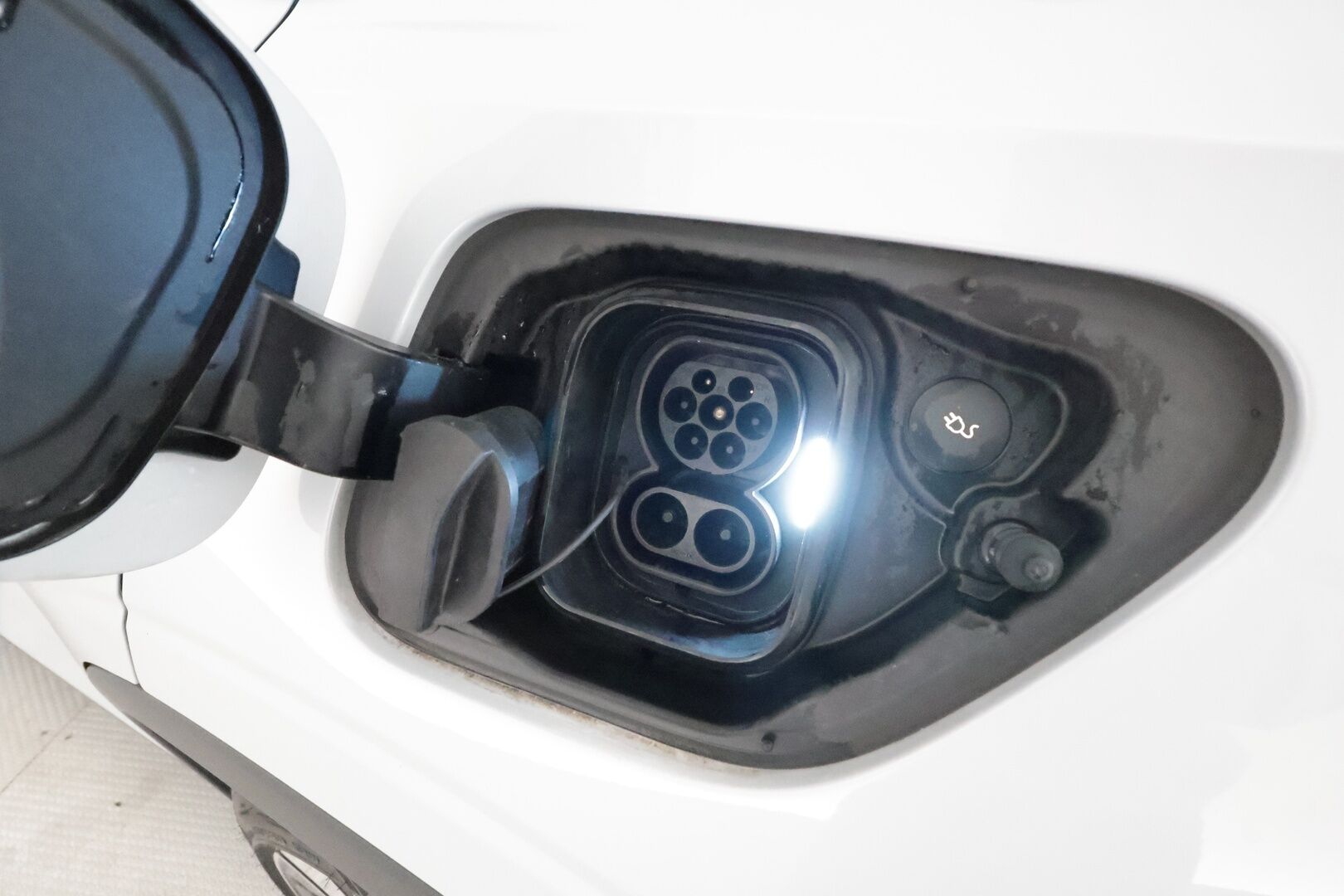 POLESTAR 2 2023 Long Range Dual Motor **Adapt.vakkari / Lasikatto / H&K / Muistipenkki / Lämpöpumppu / LED** - 3,99 % KORKOTARJOUS TÄHÄN AUTOON 31.8. ASTI! - Penkinlämmittimet takana / Ratinlämmitin / Digimittaristo / Navi / 360°