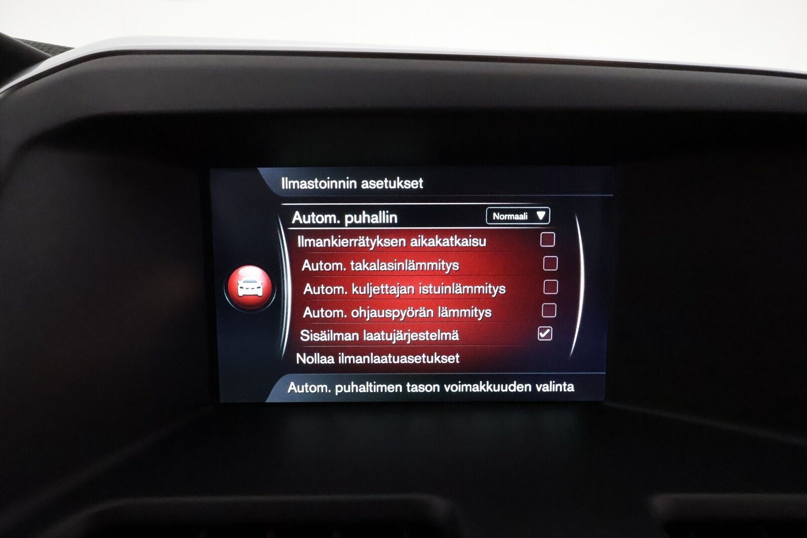 Volvo XC60 2015 D4 AWD Summum aut. **Vakkari / Webasto / Panorama / Muistipenkki / Mustat nahat** - Merkkihuollettu / Kahdet renkaat aluvanteilla / Penkinlämmittimet takana / Ratinlämmitin / Digimittaristo / KeylessGo / Navi