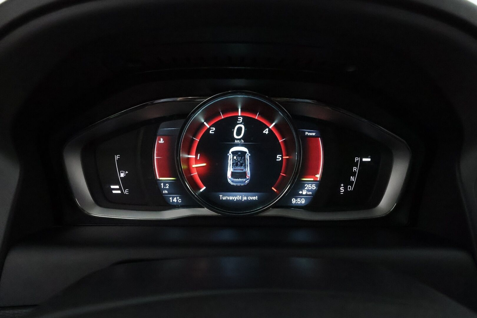 Volvo XC60 2015 D4 AWD Summum aut. **Vakkari / Webasto / Panorama / Muistipenkki / Mustat nahat** - Merkkihuollettu / Kahdet renkaat aluvanteilla / Penkinlämmittimet takana / Ratinlämmitin / Digimittaristo / KeylessGo / Navi