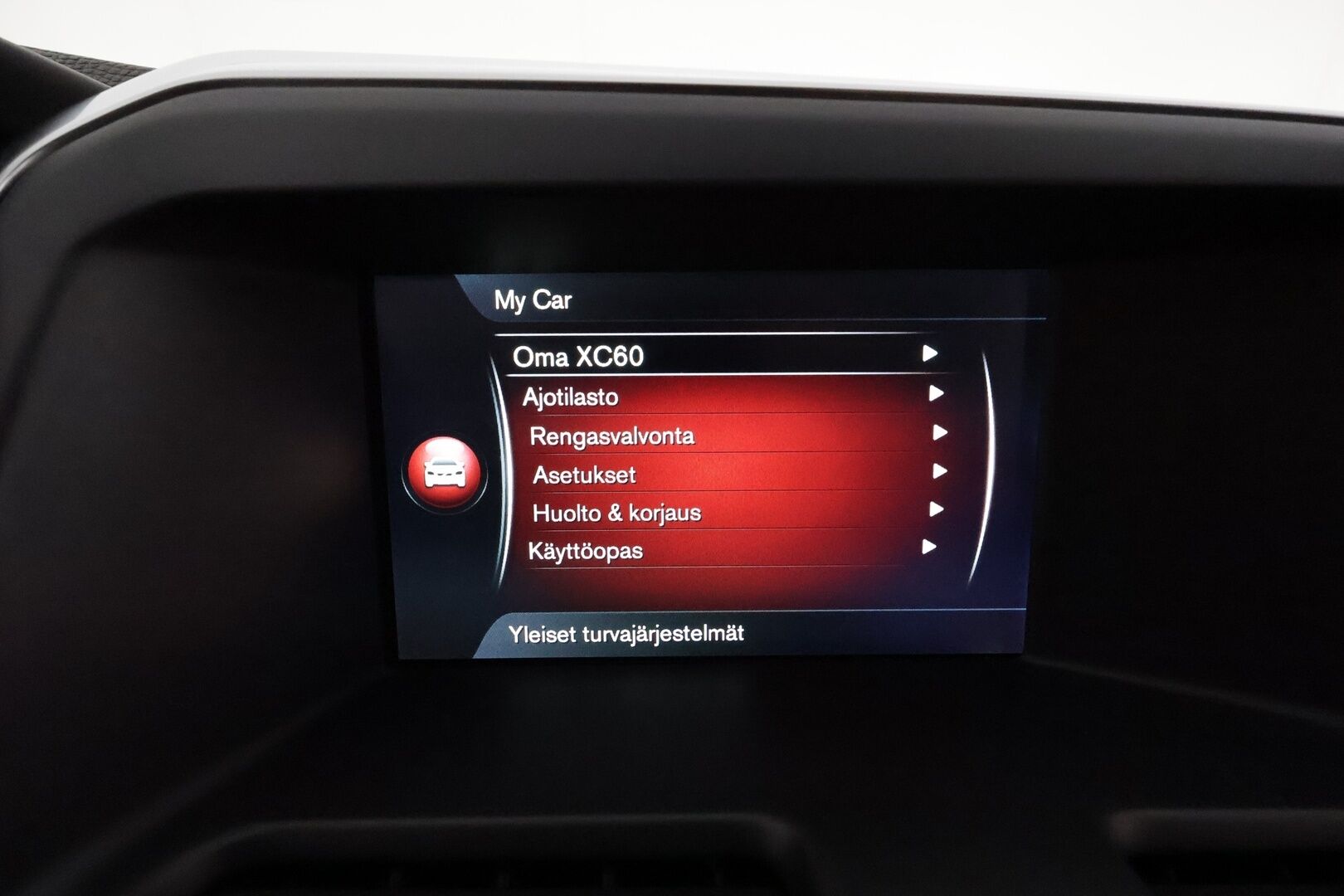 Volvo XC60 2015 D4 AWD Summum aut. **Vakkari / Webasto / Panorama / Muistipenkki / Mustat nahat** - Merkkihuollettu / Kahdet renkaat aluvanteilla / Penkinlämmittimet takana / Ratinlämmitin / Digimittaristo / KeylessGo / Navi