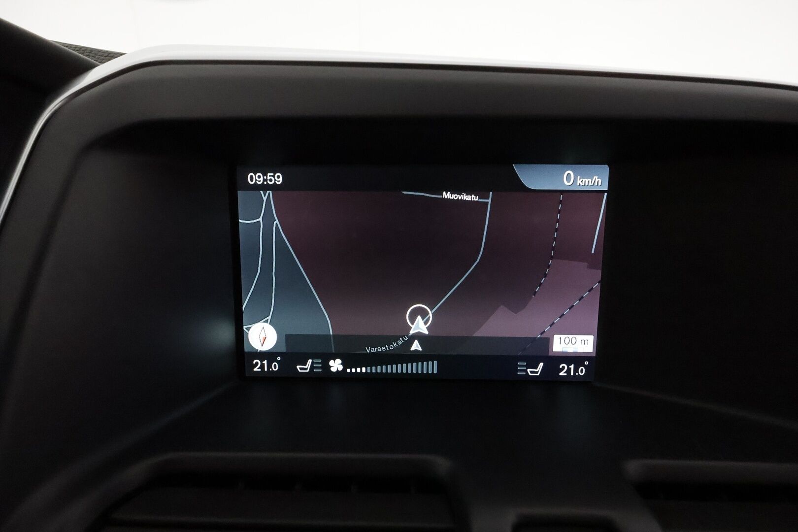 Volvo XC60 2015 D4 AWD Summum aut. **Vakkari / Webasto / Panorama / Muistipenkki / Mustat nahat** - Merkkihuollettu / Kahdet renkaat aluvanteilla / Penkinlämmittimet takana / Ratinlämmitin / Digimittaristo / KeylessGo / Navi