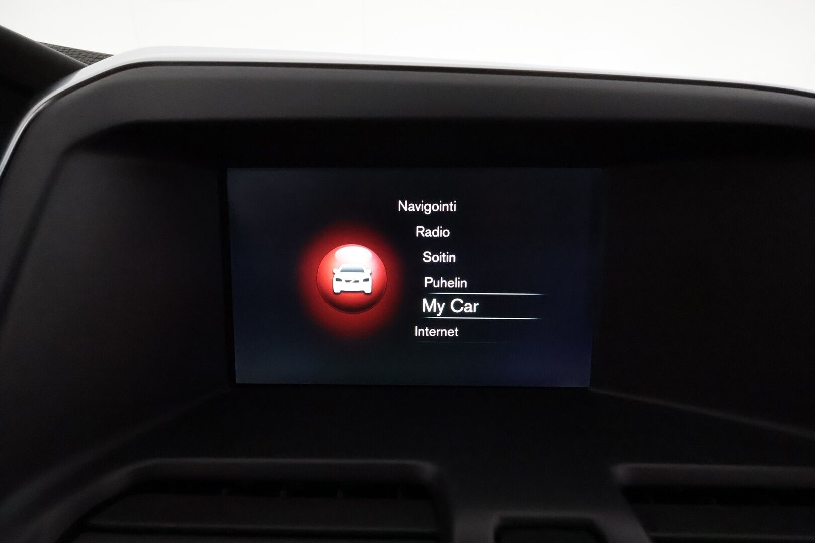 Volvo XC60 2015 D4 AWD Summum aut. **Vakkari / Webasto / Panorama / Muistipenkki / Mustat nahat** - Merkkihuollettu / Kahdet renkaat aluvanteilla / Penkinlämmittimet takana / Ratinlämmitin / Digimittaristo / KeylessGo / Navi