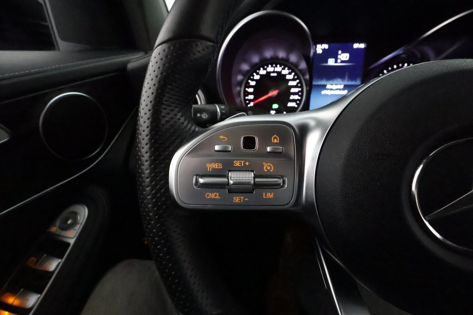MERCEDES-BENZ GLC 2020 200 d 4MATIC A Business AMG **Webasto / Vakkari / LED / P.kamera / Sporttipenkit / Nahka-Alcantara / Apple&Android**