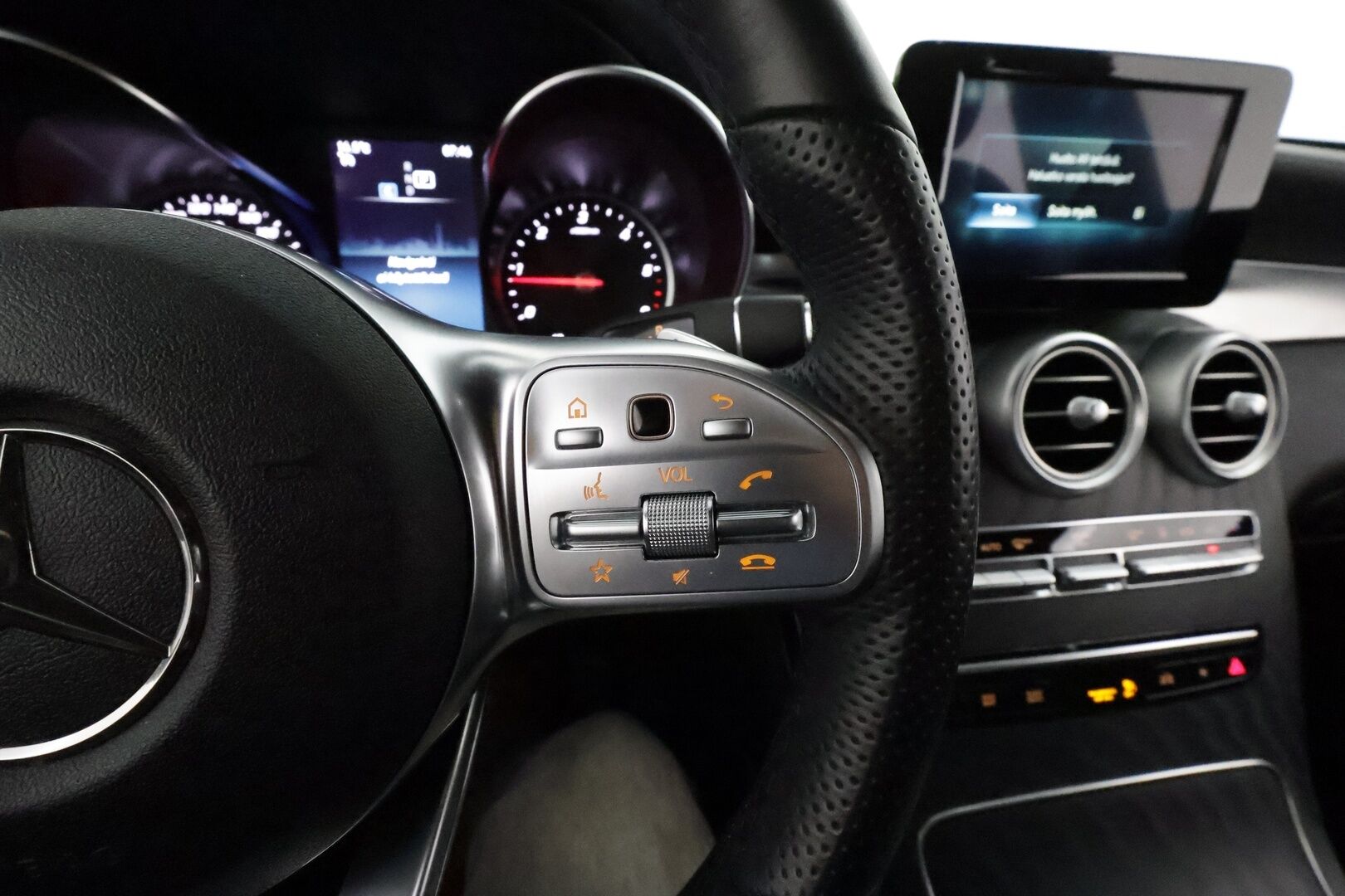 MERCEDES-BENZ GLC 2020 200 d 4MATIC A Business AMG **Webasto / Vakkari / LED / P.kamera / Sporttipenkit / Nahka-Alcantara / Apple&Android**