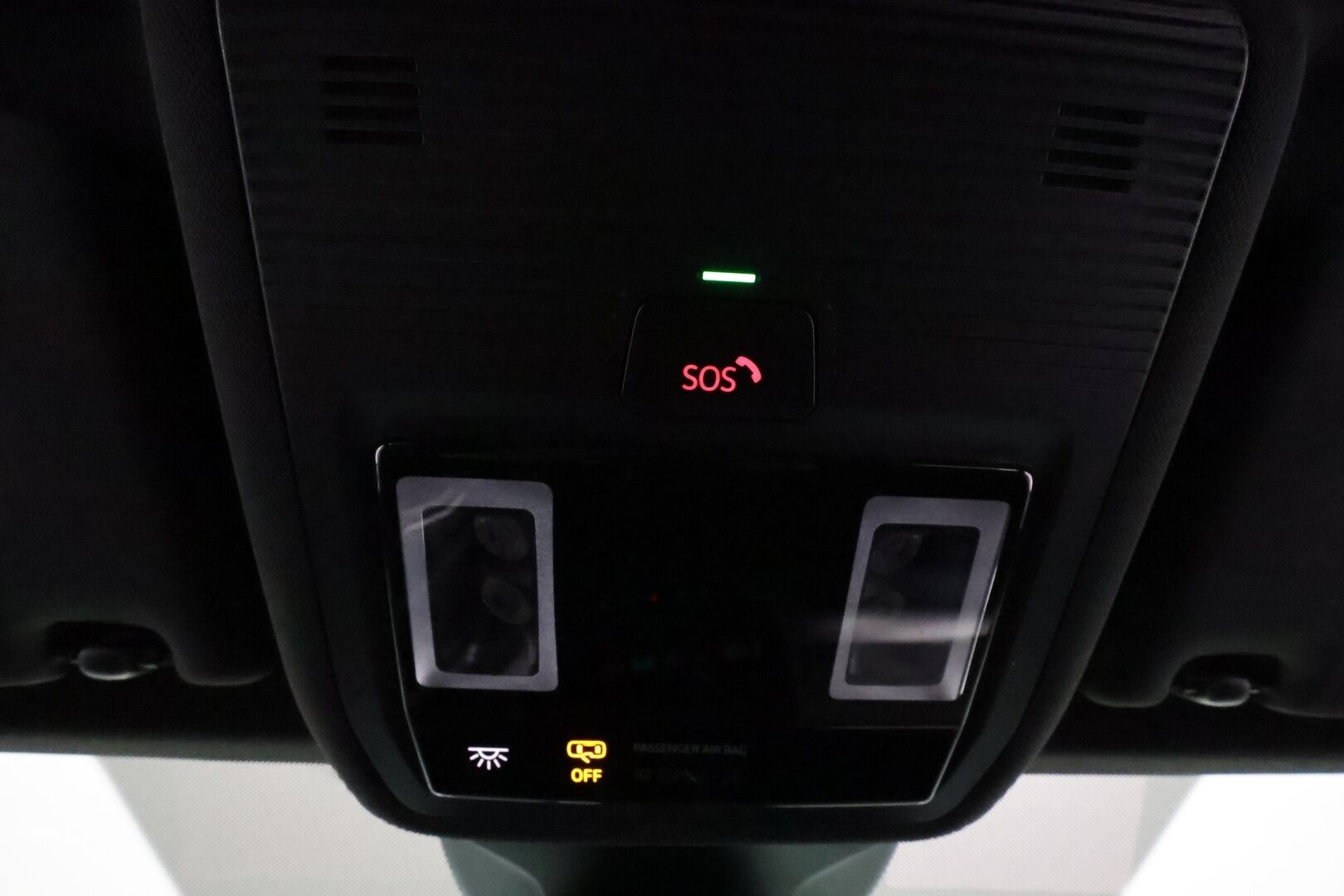 VOLKSWAGEN ID.4 2022 150kW Pro Performance 77kWh **Adapt.vakkari / Matrix LED / Lämpöpumppu / Navi / KeylessGo / Koukku** - Kahdet renkaat aluvanteilla / Merkkihuollettu / Ratin lämmitin / Tuulilasin lämmitin