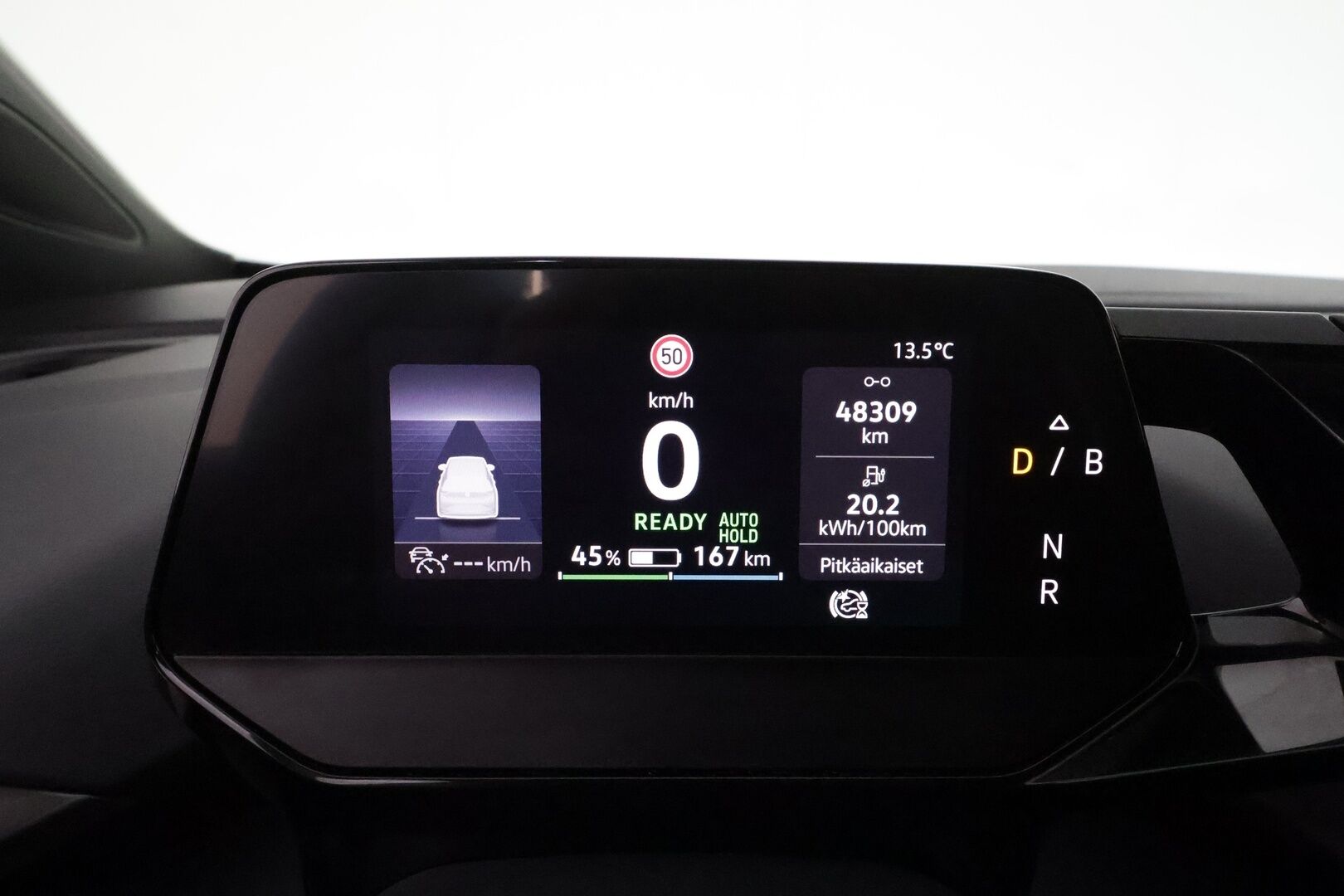 VOLKSWAGEN ID.4 2022 150kW Pro Performance 77kWh **Adapt.vakkari / Matrix LED / Lämpöpumppu / Navi / KeylessGo / Koukku** - Kahdet renkaat aluvanteilla / Merkkihuollettu / Ratin lämmitin / Tuulilasin lämmitin