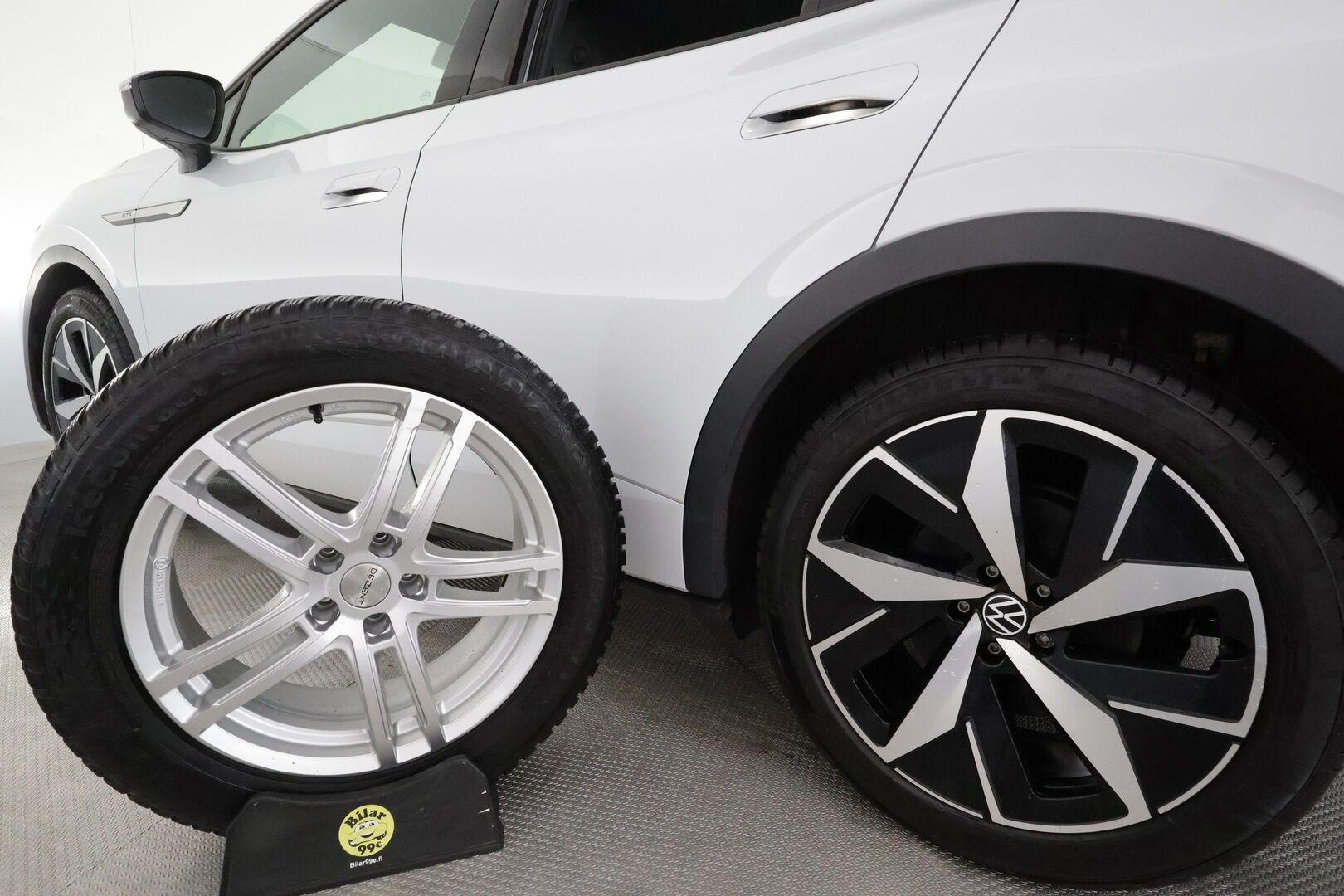 VOLKSWAGEN ID.4 2022 GTX Dual Motor AWD, akku 77 kWh - Lämpöpumppu / Vetokoukku / Adapt.Vakkari / 360-Kamera / iQ Matrix LED / Puolinahkasisusta / Ratinlämmitys / Varusteltu!