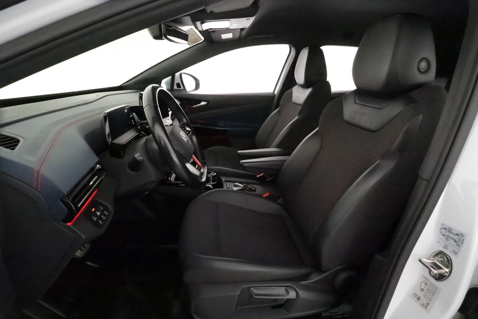 VOLKSWAGEN ID.4 2022 GTX Dual Motor AWD, akku 77 kWh - Lämpöpumppu / Vetokoukku / Adapt.Vakkari / 360-Kamera / iQ Matrix LED / Puolinahkasisusta / Ratinlämmitys / Varusteltu!