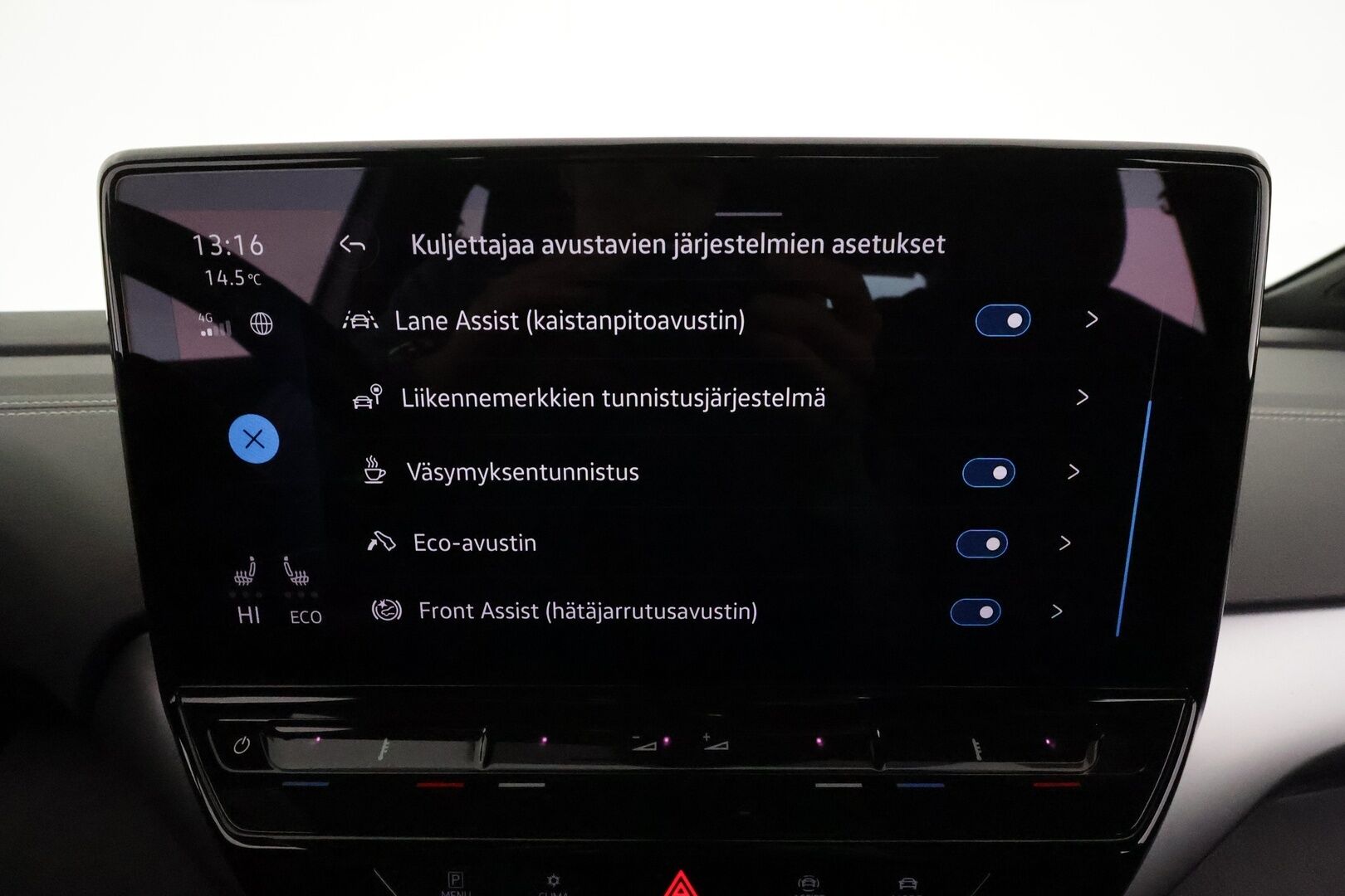 VOLKSWAGEN ID.5 2023 150Kw 82kWh Pro Performance **Adapt.vakkari / P.tutkat / Koukku / Digimittaristo / LED / Navi** - Merkkihuollettu / Kahdet renkaat aluvanteilla / Nahka-Alcantara / Lämpöpumppu / Ratin lämmitin / Tuulilasin lämmitin