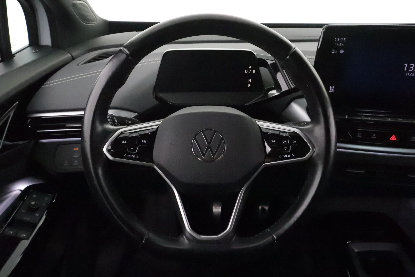 VOLKSWAGEN ID.5 2023 150Kw 82kWh Pro Performance **Adapt.vakkari / P.tutkat / Koukku / Digimittaristo / LED / Navi** - Merkkihuollettu / Kahdet renkaat aluvanteilla / Nahka-Alcantara / Lämpöpumppu / Ratin lämmitin / Tuulilasin lämmitin