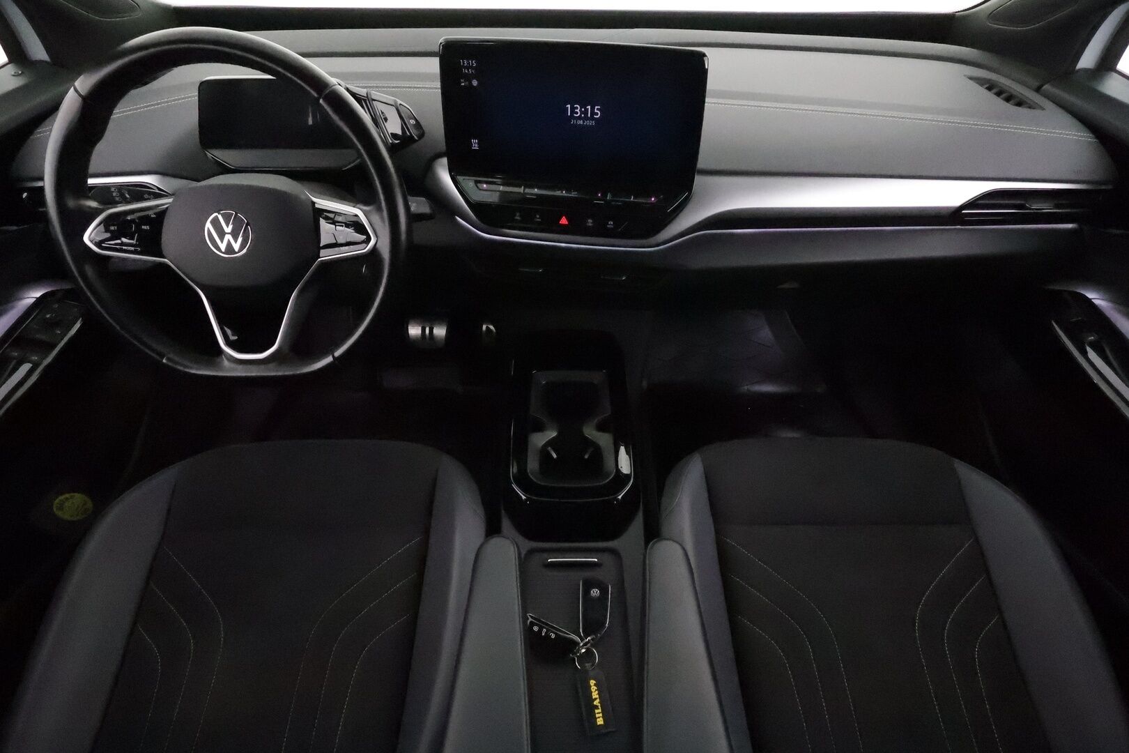 VOLKSWAGEN ID.5 2023 150Kw 82kWh Pro Performance **Adapt.vakkari / P.tutkat / Koukku / Digimittaristo / LED / Navi** - Merkkihuollettu / Kahdet renkaat aluvanteilla / Nahka-Alcantara / Lämpöpumppu / Ratin lämmitin / Tuulilasin lämmitin