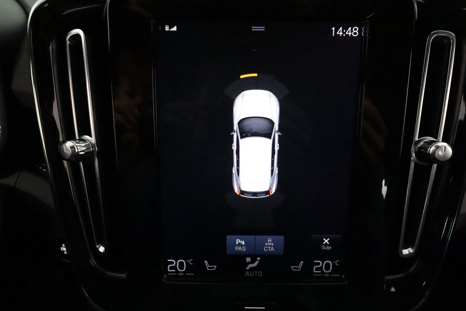 Volvo XC40 2019 D4 AWD Geartronic R-Design **Adapt.vakkari / P.kamera / Full LED / Koukku / Navi / Muistipenkki** - Webasto / Sähköpenkit / Mustat nahat / Digimittaristo / BLIS / Merkkihuollettu