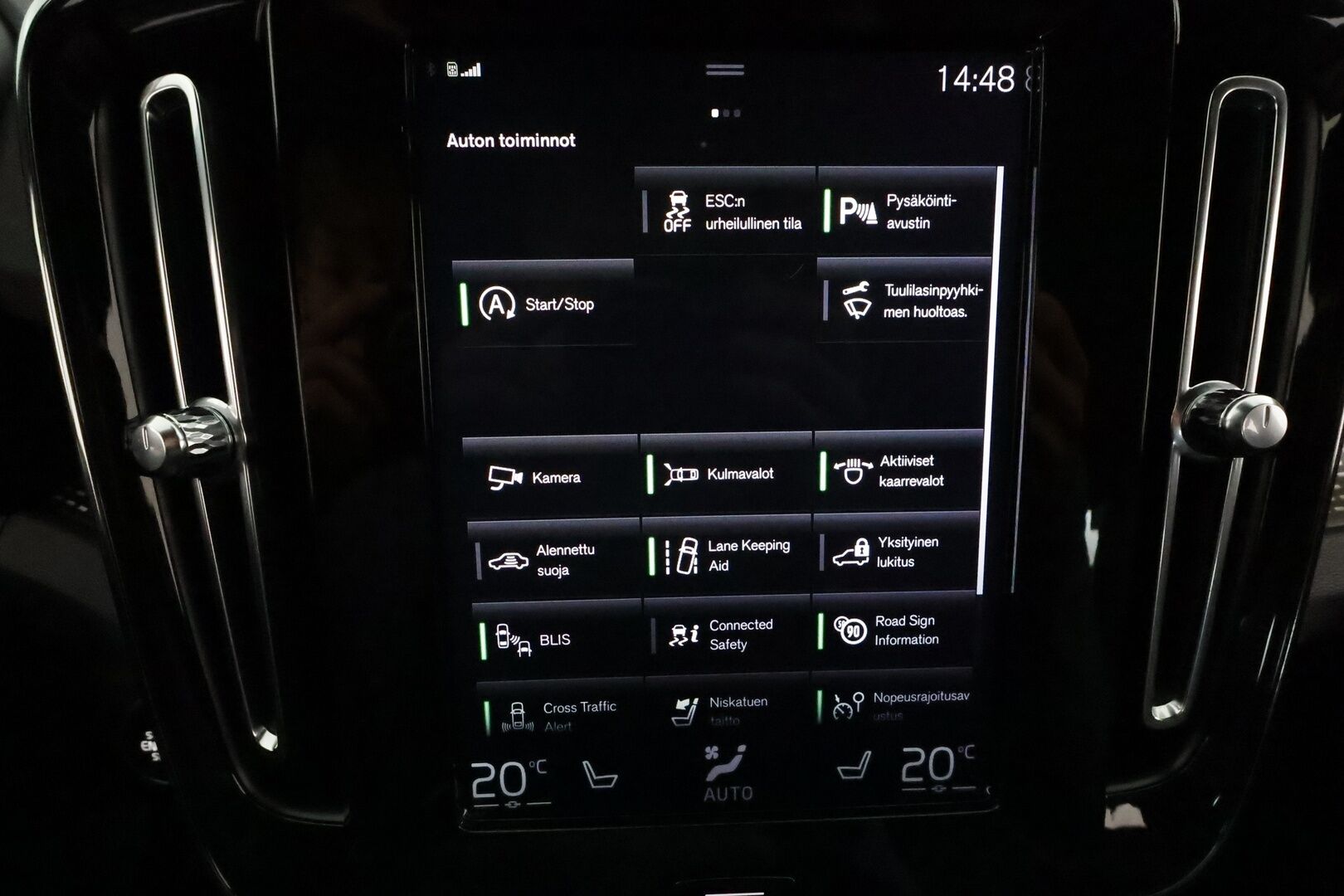 Volvo XC40 2019 D4 AWD Geartronic R-Design **Adapt.vakkari / P.kamera / Full LED / Koukku / Navi / Muistipenkki** - Webasto / Sähköpenkit / Mustat nahat / Digimittaristo / BLIS / Merkkihuollettu