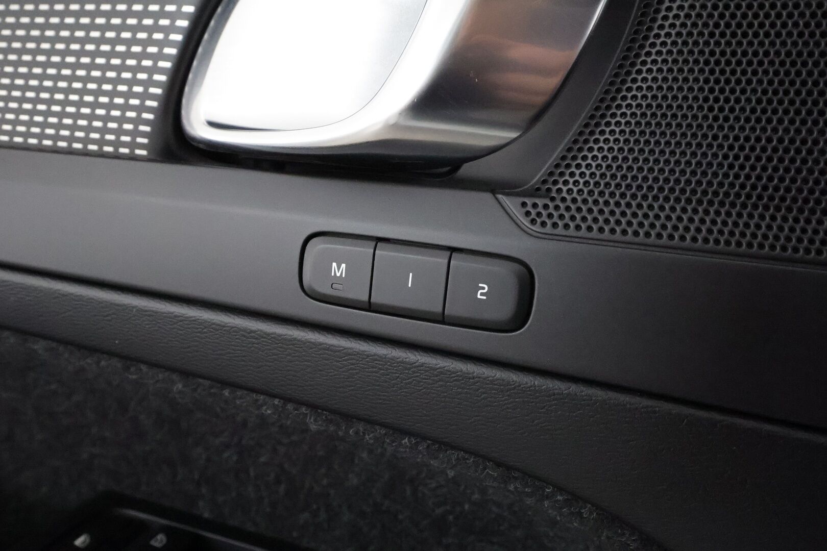 Volvo XC40 2019 D4 AWD Geartronic R-Design **Adapt.vakkari / P.kamera / Full LED / Koukku / Navi / Muistipenkki** - Webasto / Sähköpenkit / Mustat nahat / Digimittaristo / BLIS / Merkkihuollettu