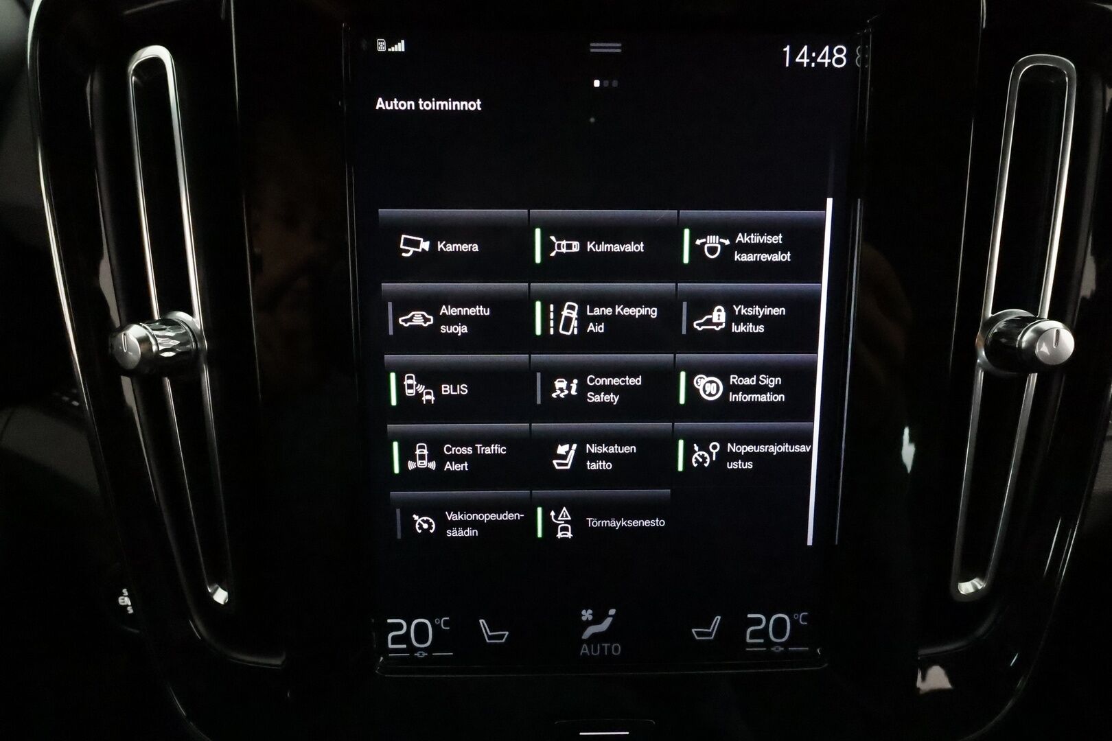 Volvo XC40 2019 D4 AWD Geartronic R-Design **Adapt.vakkari / P.kamera / Full LED / Koukku / Navi / Muistipenkki** - Webasto / Sähköpenkit / Mustat nahat / Digimittaristo / BLIS / Merkkihuollettu