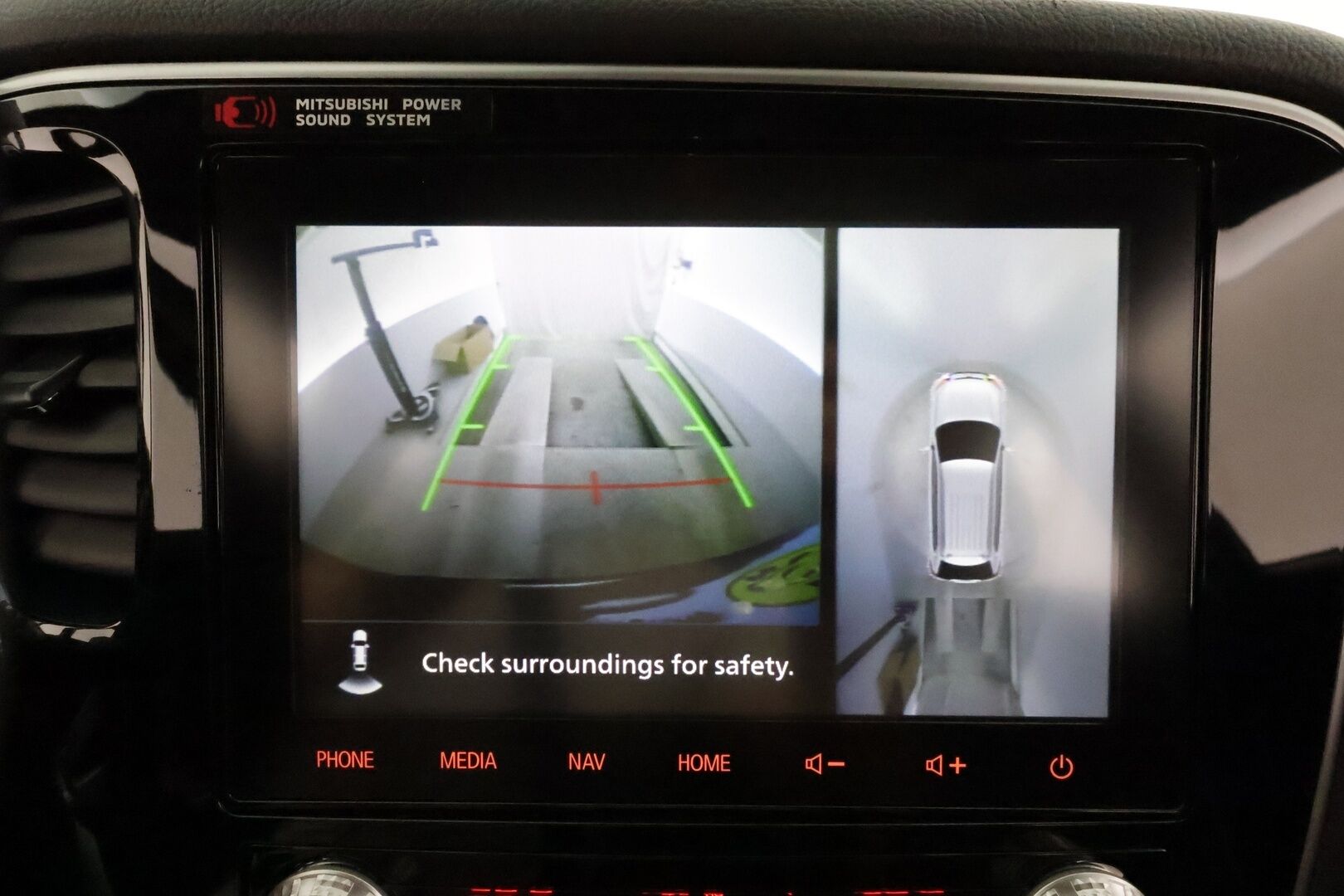 MITSUBISHI OUTLANDER PHEV 2020 S-Edition 4WD 5P **Adapt.vakkari / P.kamera / Kattoluukku / Sähköpenkki / Timanttinahat / LED / Navi** - Kahdet renkaat aluvanteilla / Ratin lämmitin / Tuulilasin lämmitin / KeylessGo