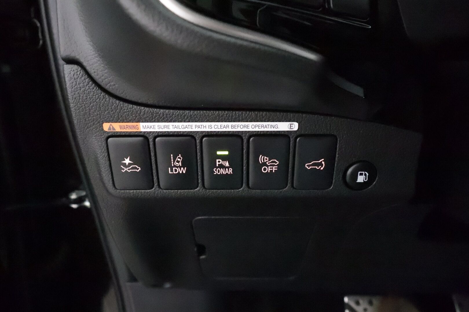 MITSUBISHI OUTLANDER PHEV 2020 S-Edition 4WD 5P **Adapt.vakkari / P.kamera / Kattoluukku / Sähköpenkki / Timanttinahat / LED / Navi** - Kahdet renkaat aluvanteilla / Ratin lämmitin / Tuulilasin lämmitin / KeylessGo