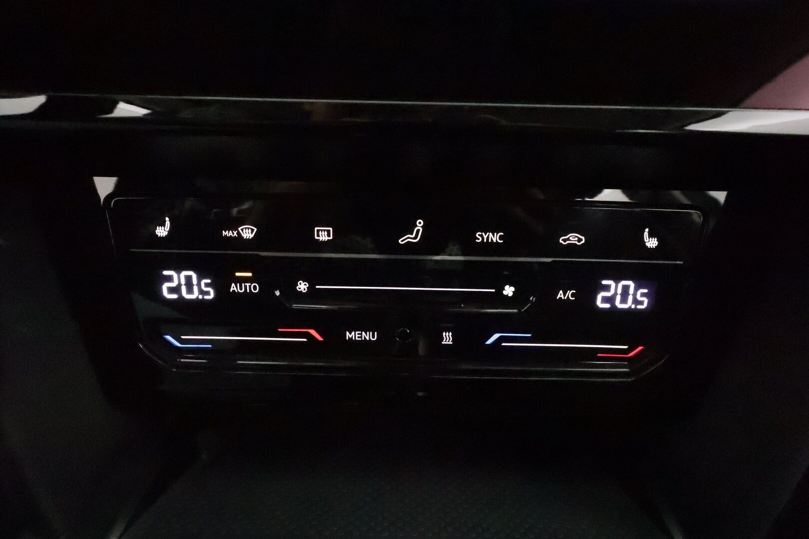 VOLKSWAGEN PASSAT 2022 Variant GTE Plug-In Hybrid 160 kW DSG **Webasto / Koukku / Adapt.Vakkari / Matrix-LED / P.kamera / Navi / Kaistavahti** - Kahdet Renkaat / Merkkihuollettu / Adapt.Vakkari / Webasto / Koukku / Matrix-LED / Kaistavahti / KeyLessGo / ALV-vähennyskelpoinen 