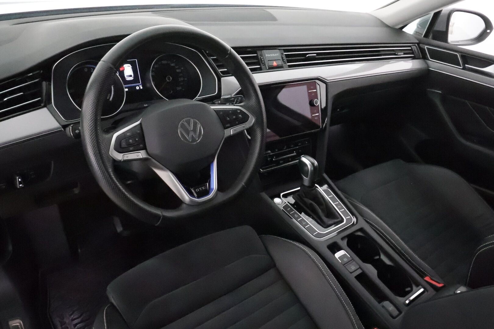VOLKSWAGEN PASSAT 2022 Variant GTE Plug-In Hybrid 160 kW DSG **Webasto / Koukku / Adapt.Vakkari / Matrix-LED / P.kamera / Navi / Kaistavahti** - Kahdet Renkaat / Merkkihuollettu / Adapt.Vakkari / Webasto / Koukku / Matrix-LED / Kaistavahti / KeyLessGo / ALV-vähennyskelpoinen 