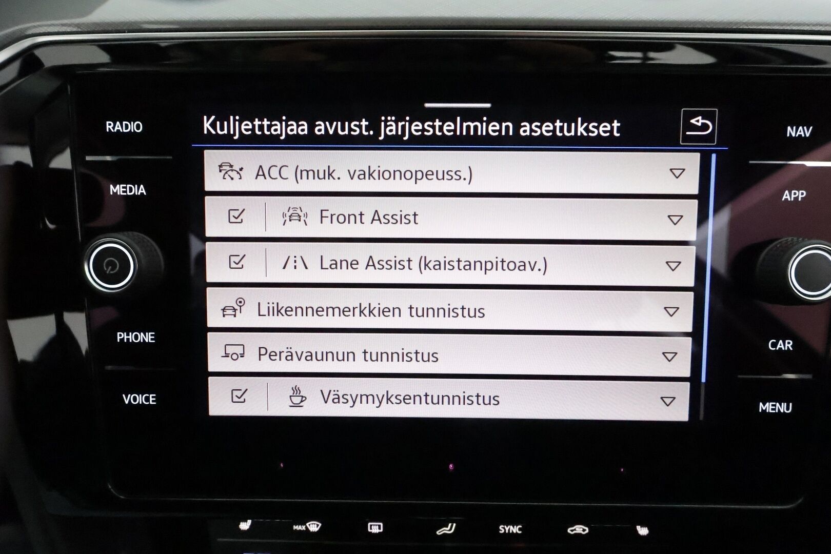 VOLKSWAGEN PASSAT 2022 Variant GTE Plug-In Hybrid 160 kW DSG **Webasto / Koukku / Adapt.Vakkari / Matrix-LED / P.kamera / Navi / Kaistavahti** - Kahdet Renkaat / Merkkihuollettu / Adapt.Vakkari / Webasto / Koukku / Matrix-LED / Kaistavahti / KeyLessGo / ALV-vähennyskelpoinen 
