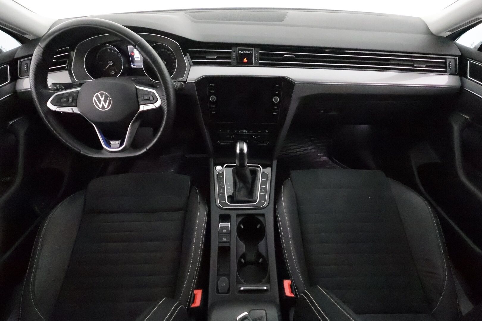 VOLKSWAGEN PASSAT 2022 Variant GTE Plug-In Hybrid 160 kW DSG **Webasto / Koukku / Adapt.Vakkari / Matrix-LED / P.kamera / Navi / Kaistavahti** - Kahdet Renkaat / Merkkihuollettu / Adapt.Vakkari / Webasto / Koukku / Matrix-LED / Kaistavahti / KeyLessGo / ALV-vähennyskelpoinen 
