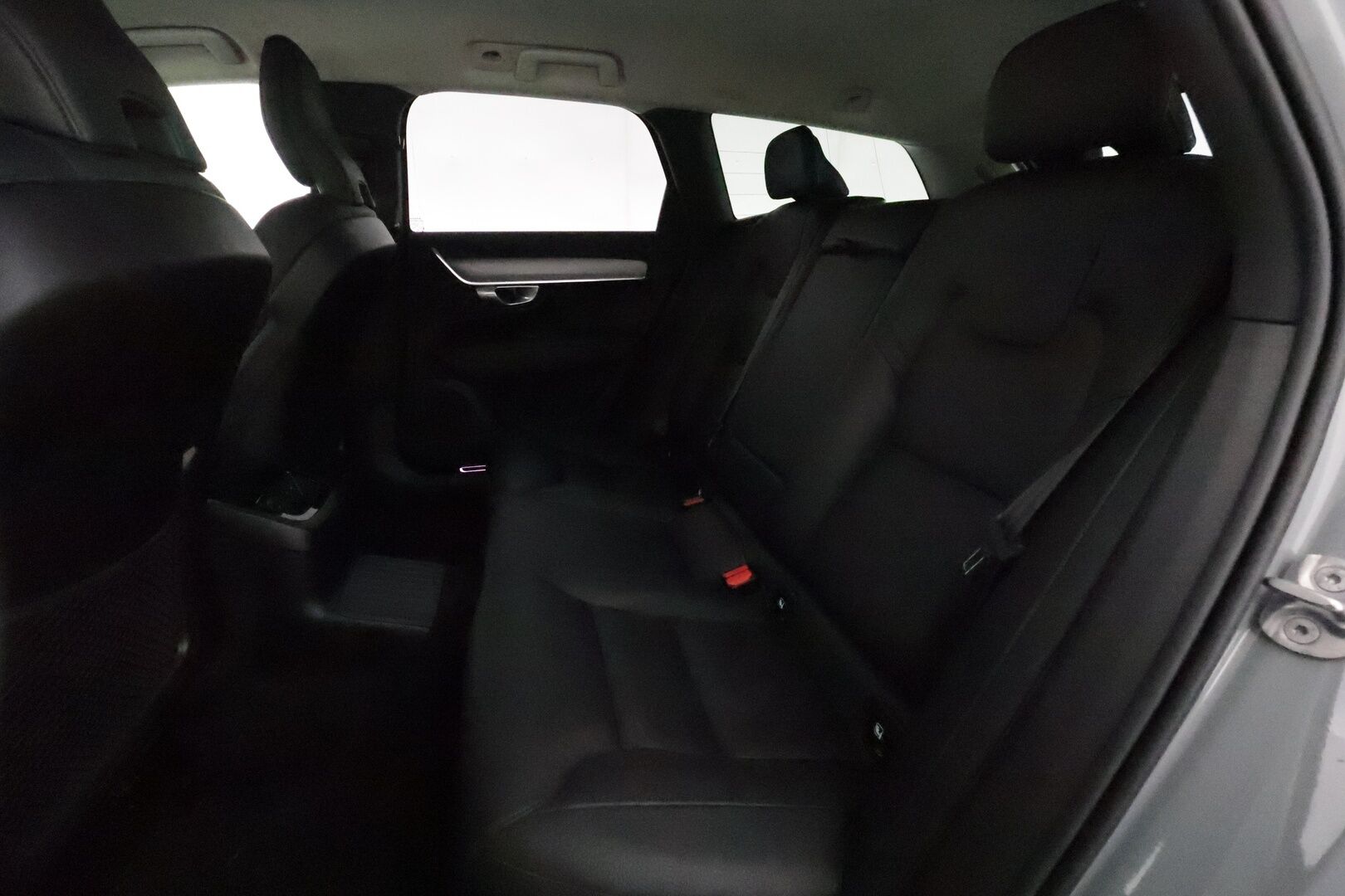 Volvo V90 2024 T6 Long Range AWD Core **Adapt.vakkari / BLIS / Koukku / P.kamera / Full LED / Facelift** - 3,99 % KORKOTARJOUS TÄHÄN AUTOON 31.8. ASTI! - Merkkihuollettu / Penkinlämmittimet takana / Ratinlämmitin / Navi / Mustat nahat 