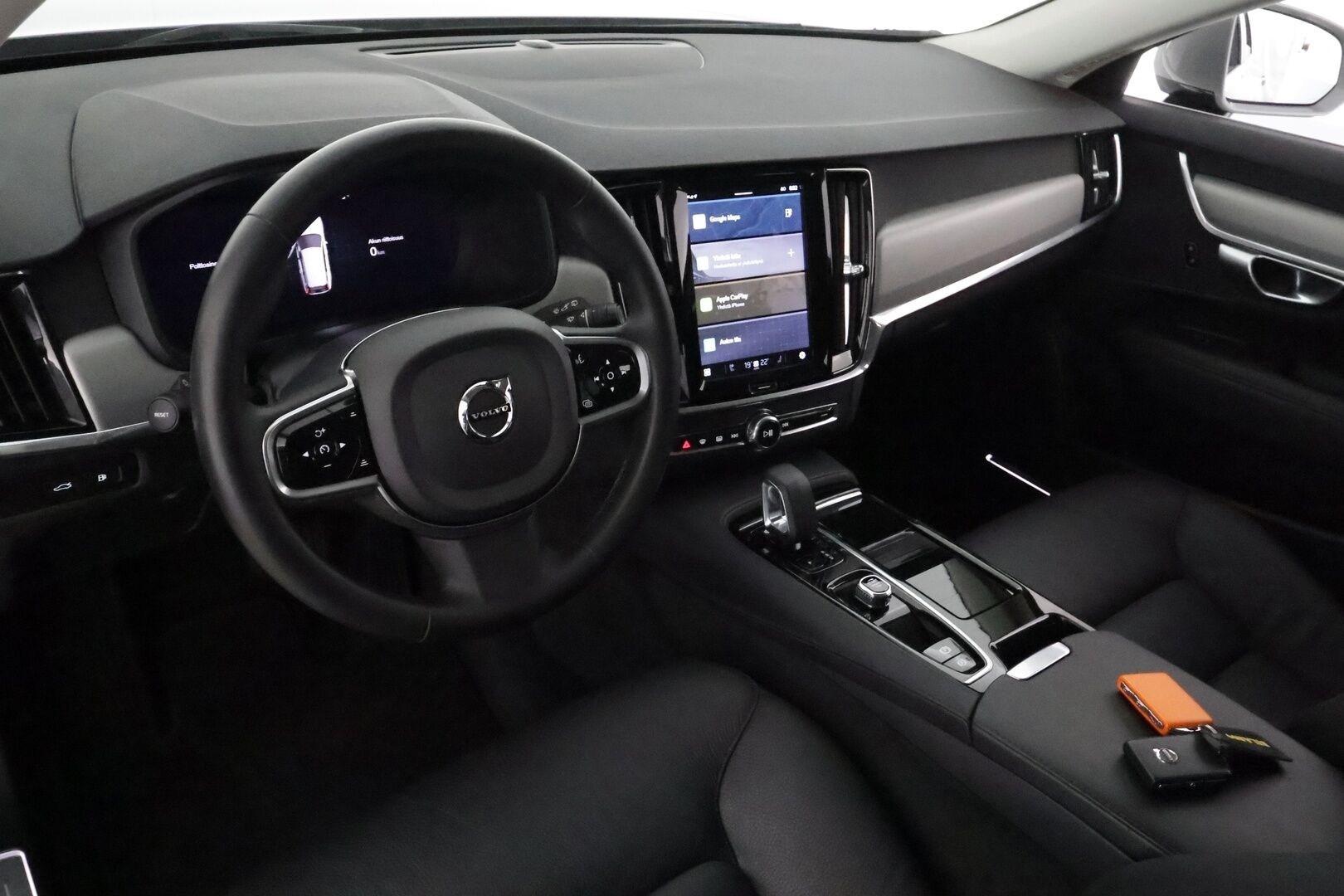 Volvo V90 2024 T6 Long Range AWD Core **Adapt.vakkari / BLIS / Koukku / P.kamera / Full LED / Facelift** - 3,99 % KORKOTARJOUS TÄHÄN AUTOON 31.8. ASTI! - Merkkihuollettu / Penkinlämmittimet takana / Ratinlämmitin / Navi / Mustat nahat 