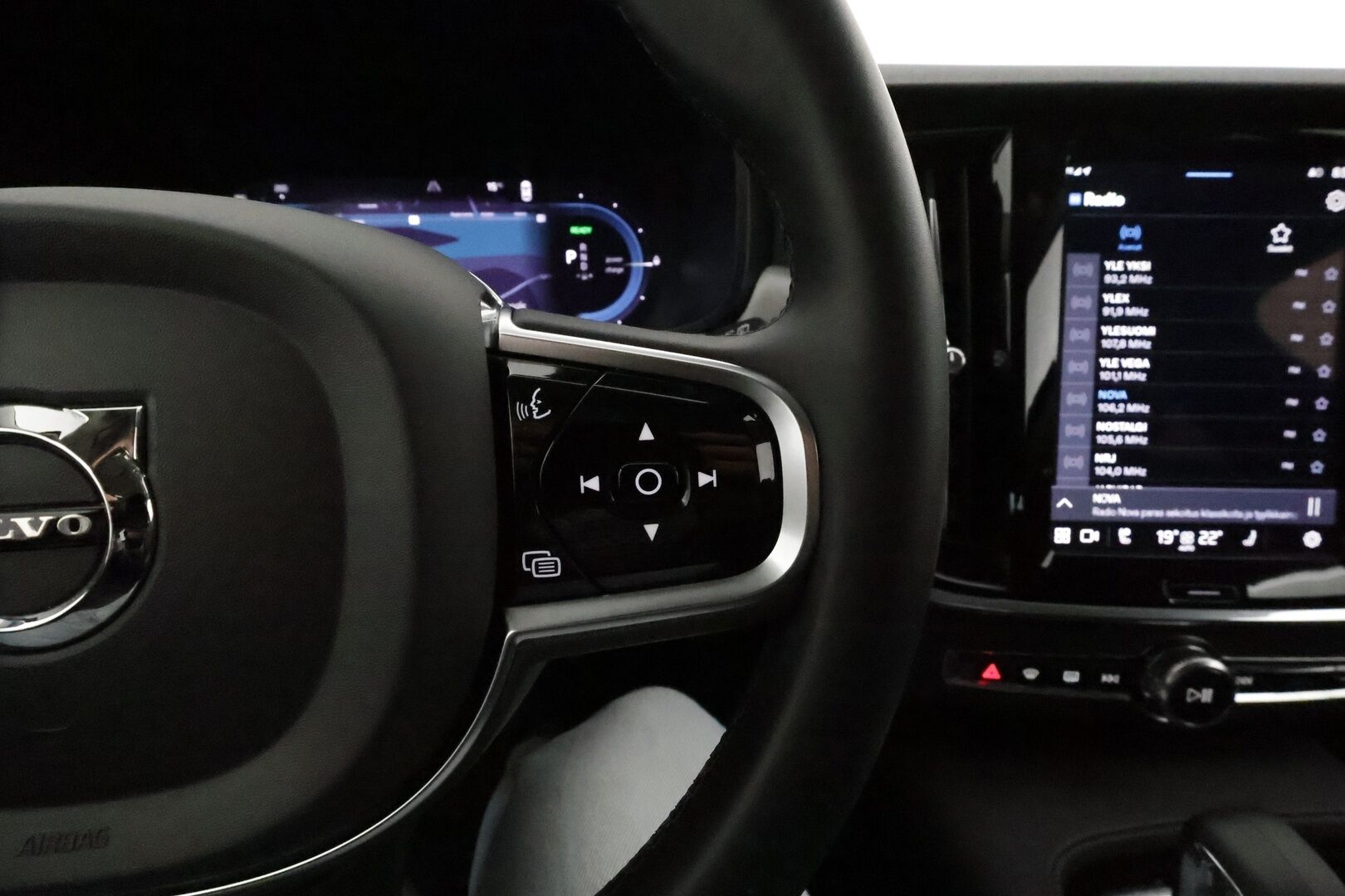 Volvo V90 2024 T6 AWD Long Range Core aut - Lisälämmitin / Adapt.Vakkari / High Performance Audio / Peruutuskamera / Full LED / Vetokoukku / Nahkasisusta / Juuri tullut Tampereelle! - HULLU BLACKWEEK KORKOTARJOUS 2,49%