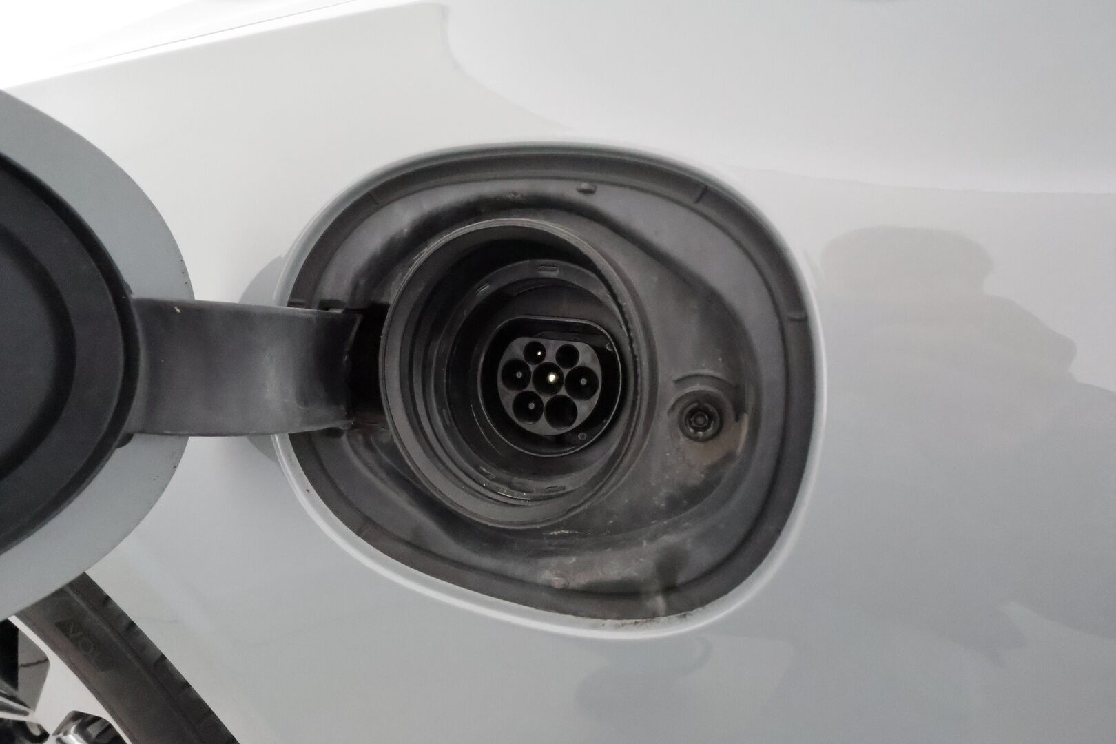 Volvo V90 2024 T6 AWD Long Range Core aut - Lisälämmitin / Adapt.Vakkari / High Performance Audio / Peruutuskamera / Full LED / Vetokoukku / Nahkasisusta / Juuri tullut Tampereelle!