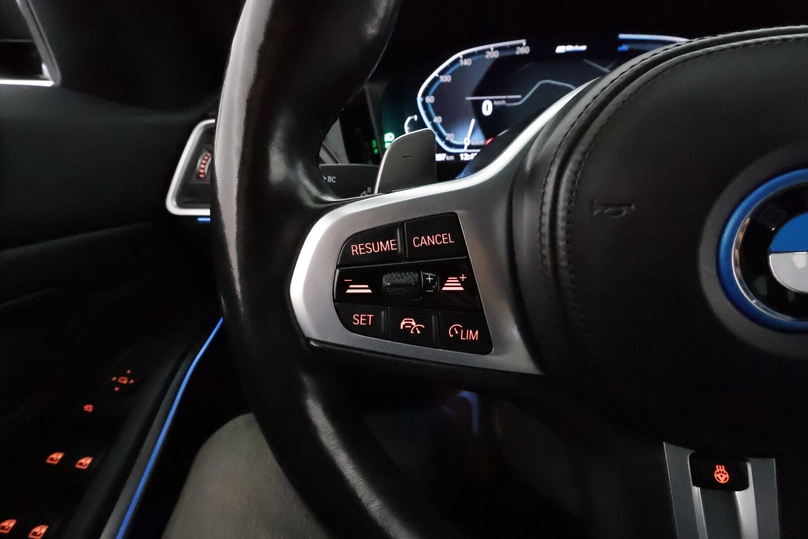 BMW 330 2022 G21 Touring 330e xDrive A M Sport ** ACC / P.kamera / Sporttipenkit / LED / Navi** - Juuri tullut! / Merkkihuollettu / Nahka-Alcantara / Ratin lämmitin