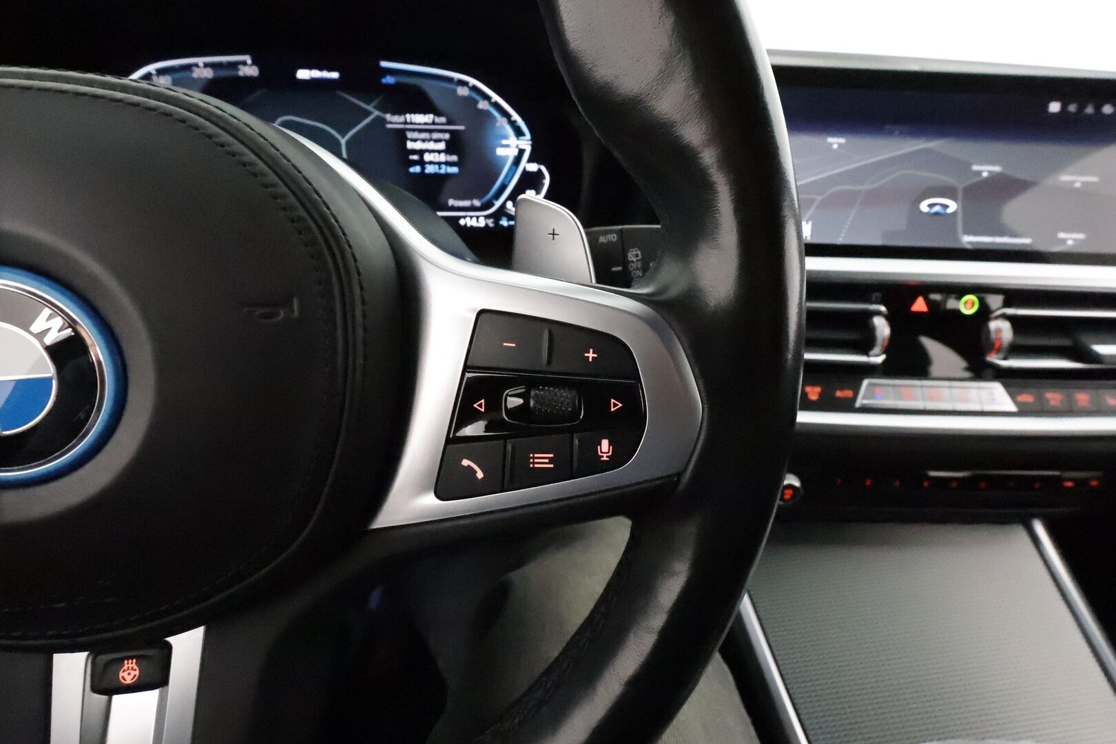 BMW 330 2022 G21 Touring 330e xDrive A M Sport ** ACC / P.kamera / Sporttipenkit / LED / Navi** - Juuri tullut! / Merkkihuollettu / Nahka-Alcantara / Ratin lämmitin