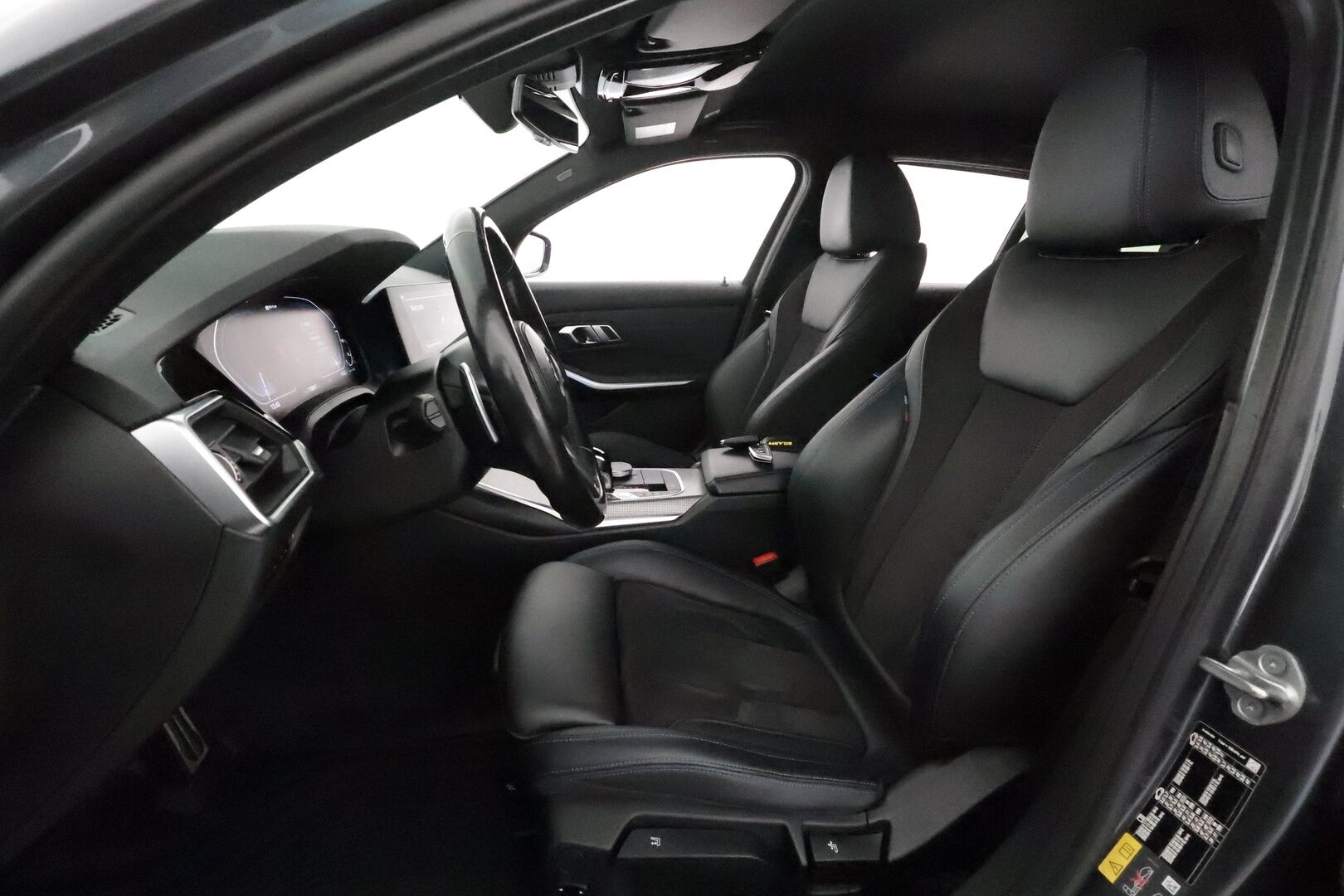 BMW 330 2022 G21 Touring 330e xDrive A M Sport ** ACC / P.kamera / Sporttipenkit / LED / Navi** - Juuri tullut! / Merkkihuollettu / Nahka-Alcantara / Ratin lämmitin