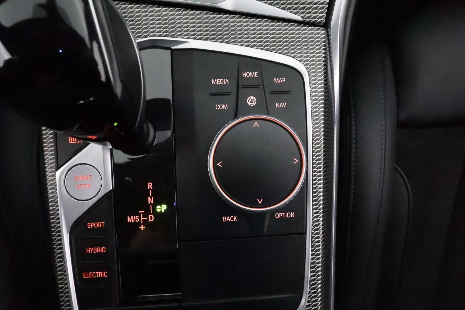 BMW 330 2022 G21 Touring 330e xDrive A M Sport ** ACC / P.kamera / Sporttipenkit / LED / Navi** - Juuri tullut! / Merkkihuollettu / Nahka-Alcantara / Ratin lämmitin