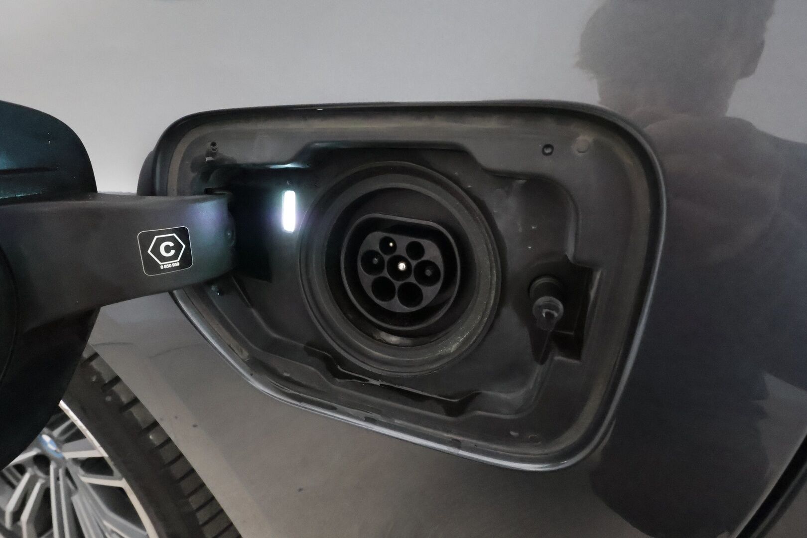 BMW 330 2022 G21 Touring 330e xDrive A M Sport **Adapt.vakkari / P.kamera / Sporttipenkit / LED / Navi** - Kahdet renkaat aluvanteilla / Merkkihuollettu / Nahka-Alcantara / Ratin lämmitin - HULLU BLACKWEEK KORKOTARJOUS 2,49%