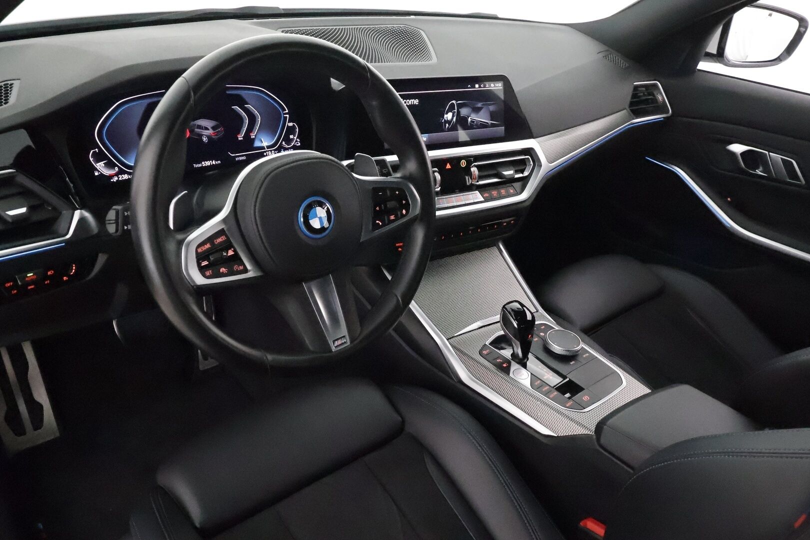 BMW 330 2022 G21 Touring 330e xDrive A M Sport **ACC / HiFi / LED-valot / P.Tutkat / Sporttipenkit / Digimittaristo / Kaistavahti** - 3,99 % KORKOTARJOUS TÄHÄN AUTOON 31.8. ASTI! - Merkkihuollettu!