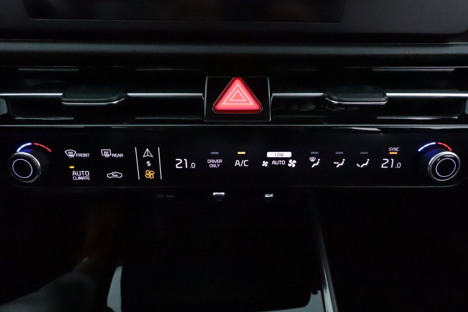 KIA NIRO 2023 204hv EX **ACC / Lämpöpumppu / P.kamera / Digimittaristo / Apple&Android / KeylessGo** - Merkkihuollettu / Akku kuntotarkastettu