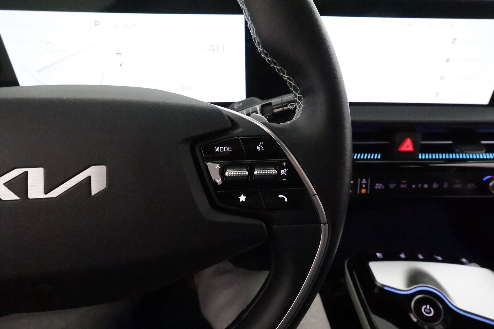 KIA EV6 2022 77,4kWh 325hv AWD GT-Line **ACC / HUD / 360° / Muistipenkki / Widescreen / Koukku / LED / Navi / Meridian / ILP** - Sähköpenkit / Ilmastoidut penkit / Merkkihuollettu / Kahdet renkaat aluvanteilla