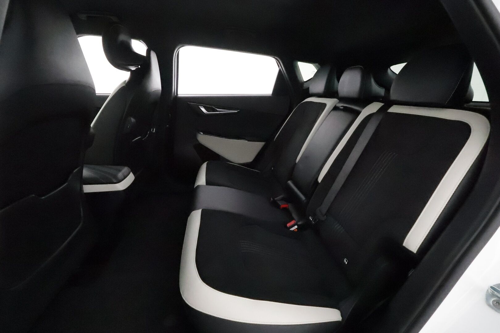 KIA EV6 2022 77,4kWh 325hv AWD GT-Line **ACC / HUD / 360° / Muistipenkki / Widescreen / Koukku / LED / Navi / Meridian / ILP** - Sähköpenkit / Ilmastoidut penkit / Merkkihuollettu / Kahdet renkaat aluvanteilla