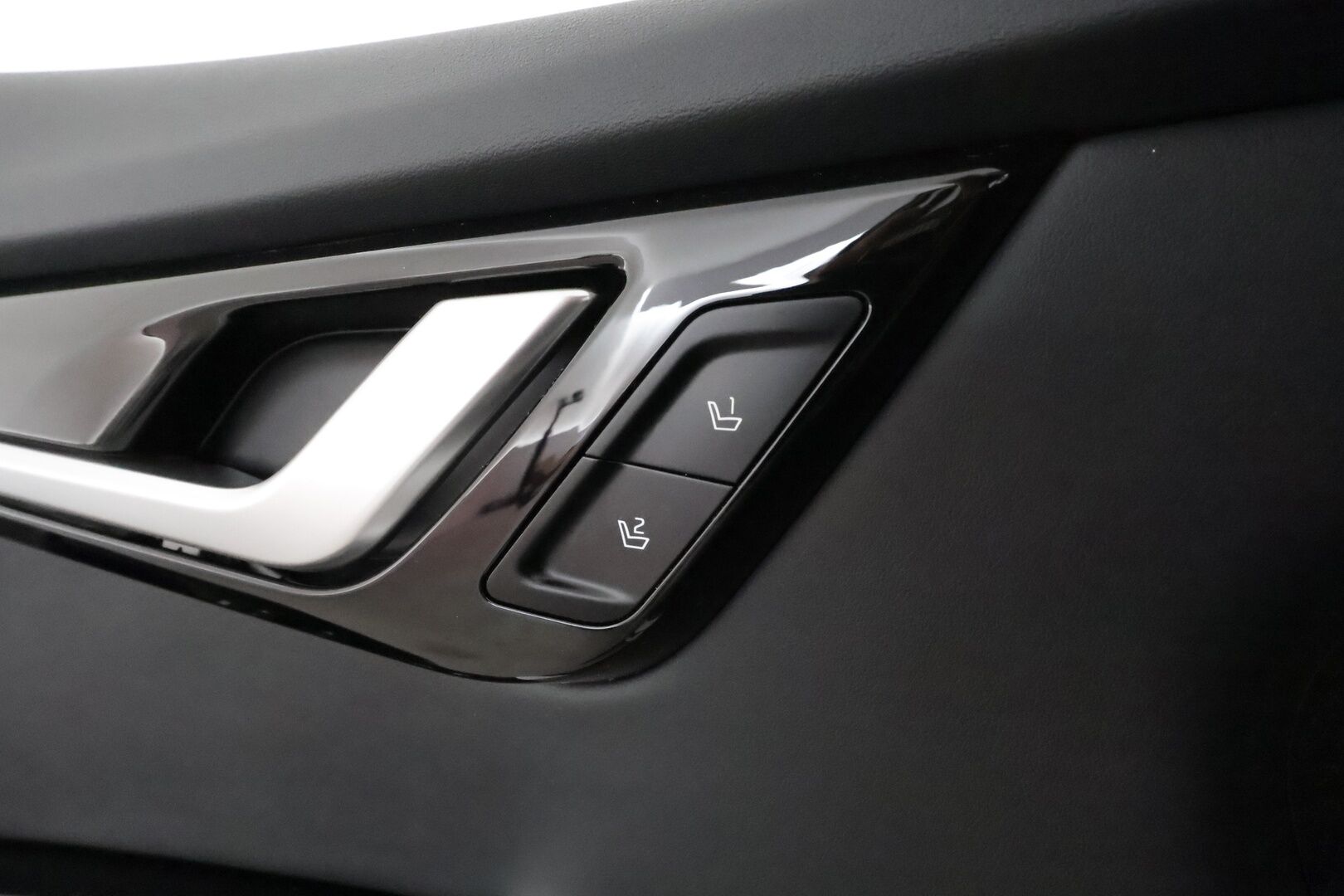 KIA EV6 2022 77,4kWh 325hv AWD GT-Line **ACC / HUD / 360° / Muistipenkki / Widescreen / Koukku / LED / Navi / Meridian / ILP** - Sähköpenkit / Ilmastoidut penkit / Merkkihuollettu / Kahdet renkaat aluvanteilla
