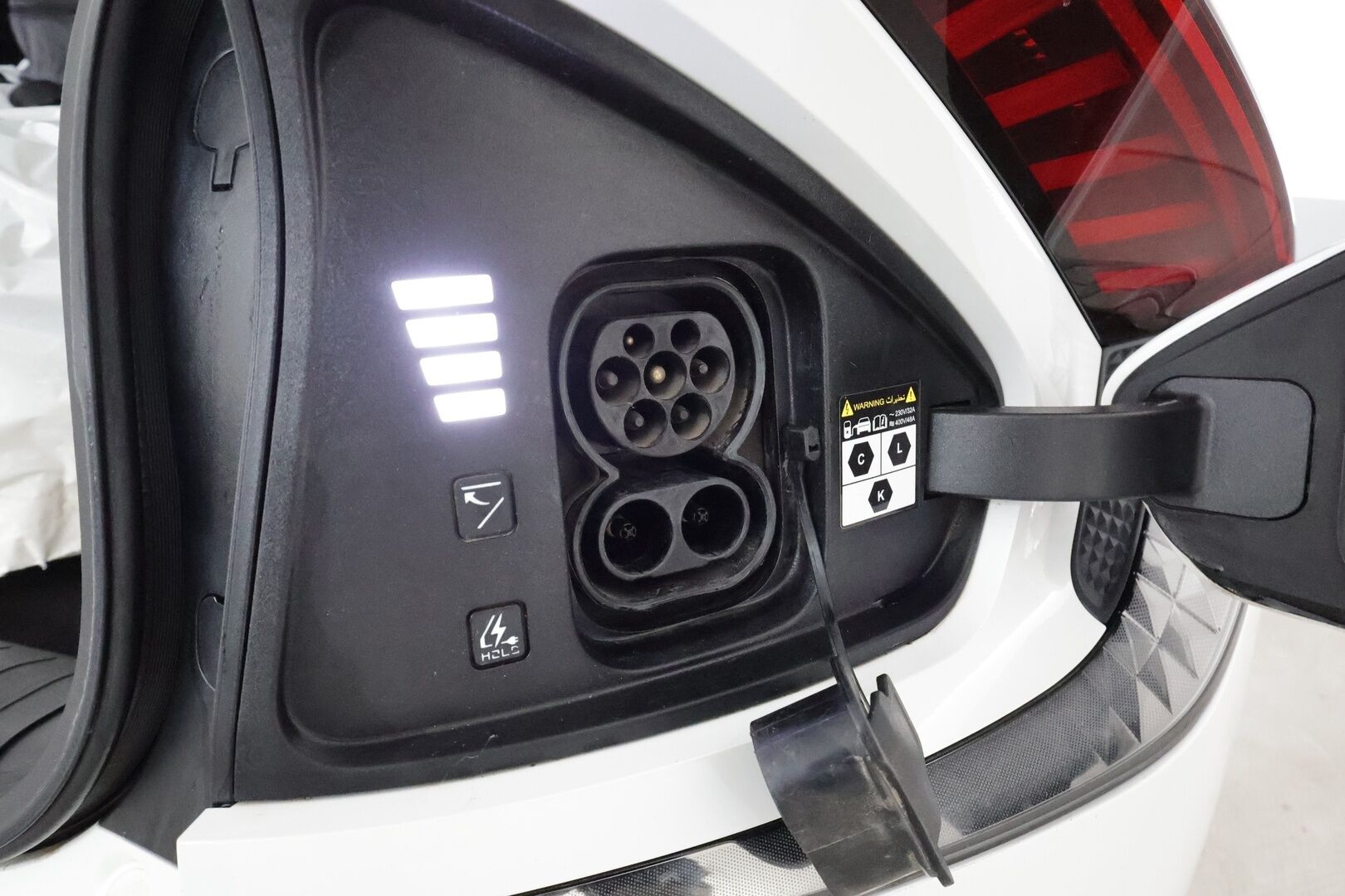 KIA EV6 2022 77,4kWh 325hv AWD GT-Line **ACC / HUD / 360° / Muistipenkki / Widescreen / Koukku / LED / Navi / Meridian / ILP** - Sähköpenkit / Ilmastoidut penkit / Merkkihuollettu / Kahdet renkaat aluvanteilla