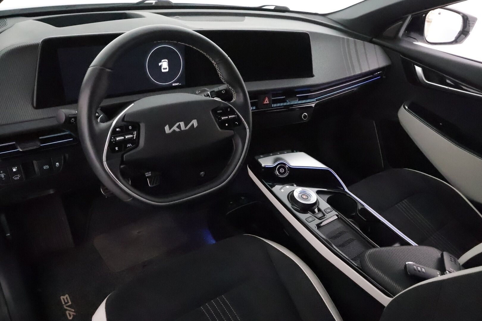 KIA EV6 2022 77,4kWh 325hv AWD GT-Line **ACC / HUD / 360° / Muistipenkki / Widescreen / Koukku / LED / Navi / Meridian / ILP** - Sähköpenkit / Ilmastoidut penkit / Merkkihuollettu / Kahdet renkaat aluvanteilla