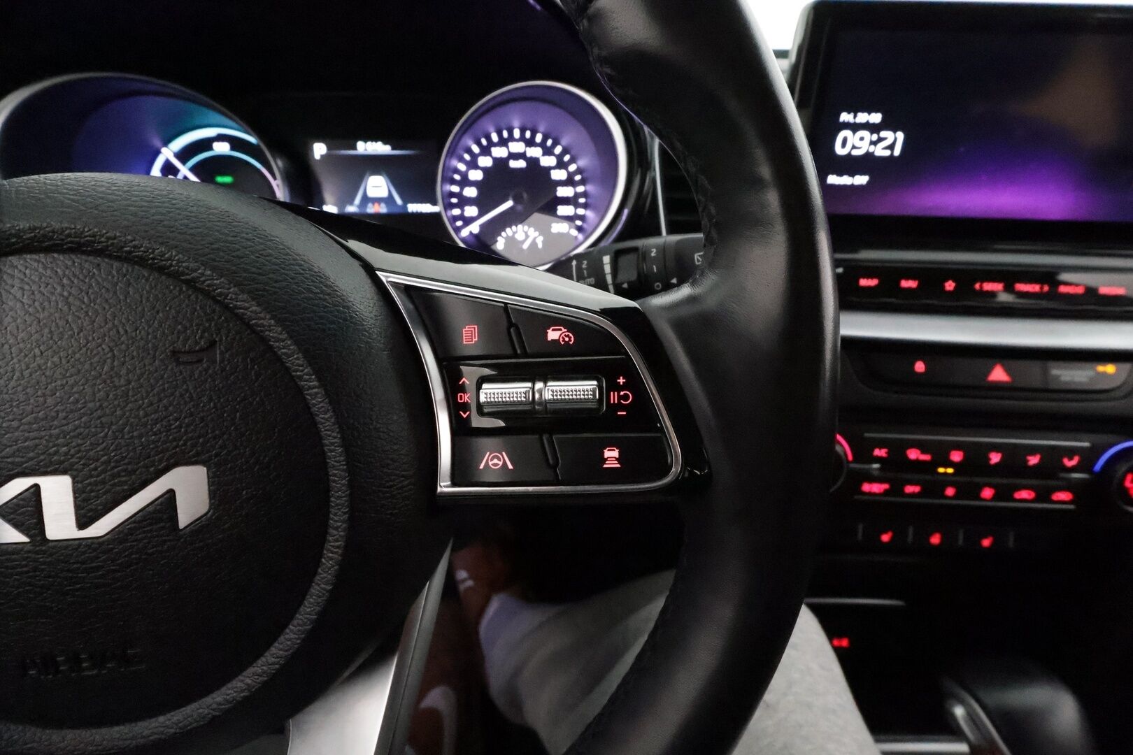 KIA CEED 2022 1,6 GDI Plug-In Hybrid EX SW DCT **Webasto / ACC / P.kamera / Navi / LED / KeylessGo / Koukku** - Puolinahat / Merkkihuollettu / Kahdet renkaat aluvanteilla